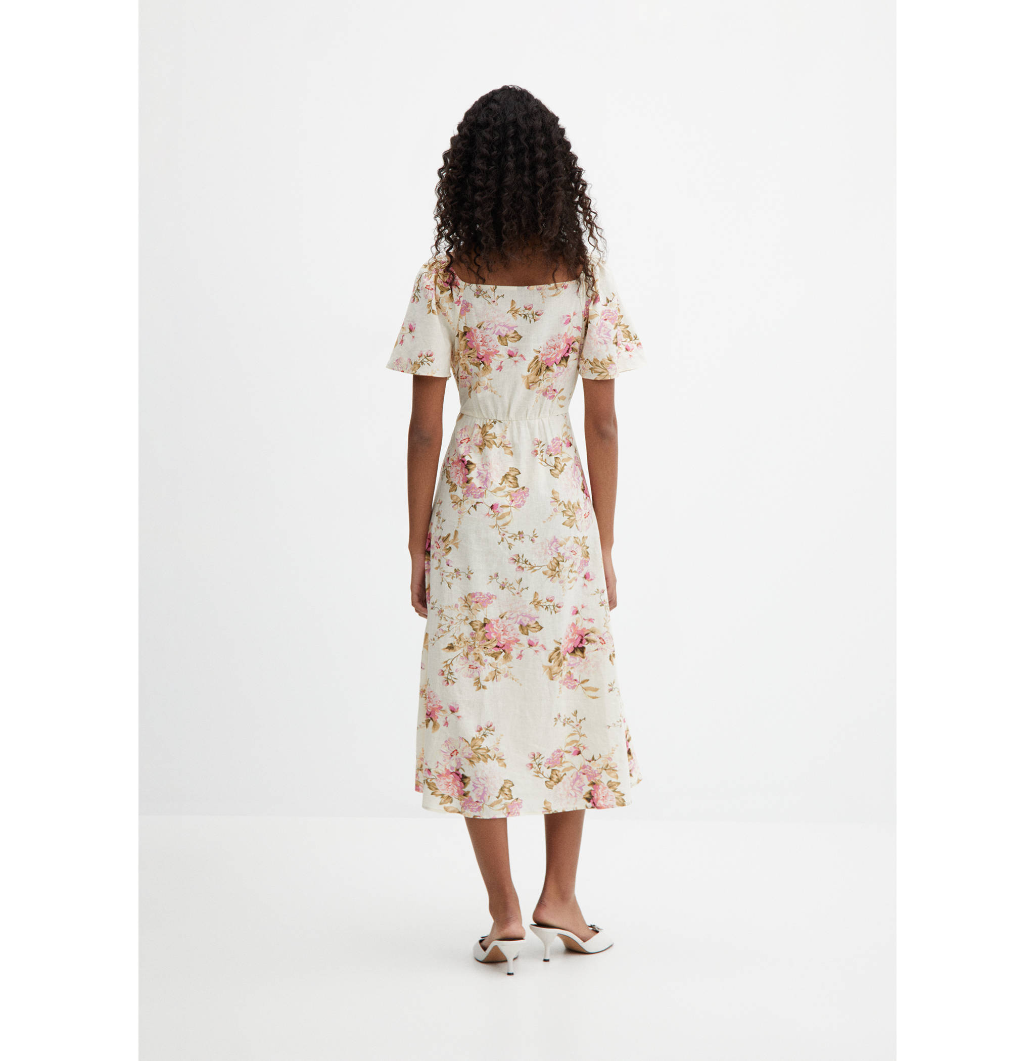 Leinenkleid mit Knöpfen - Rückseite des Artikels