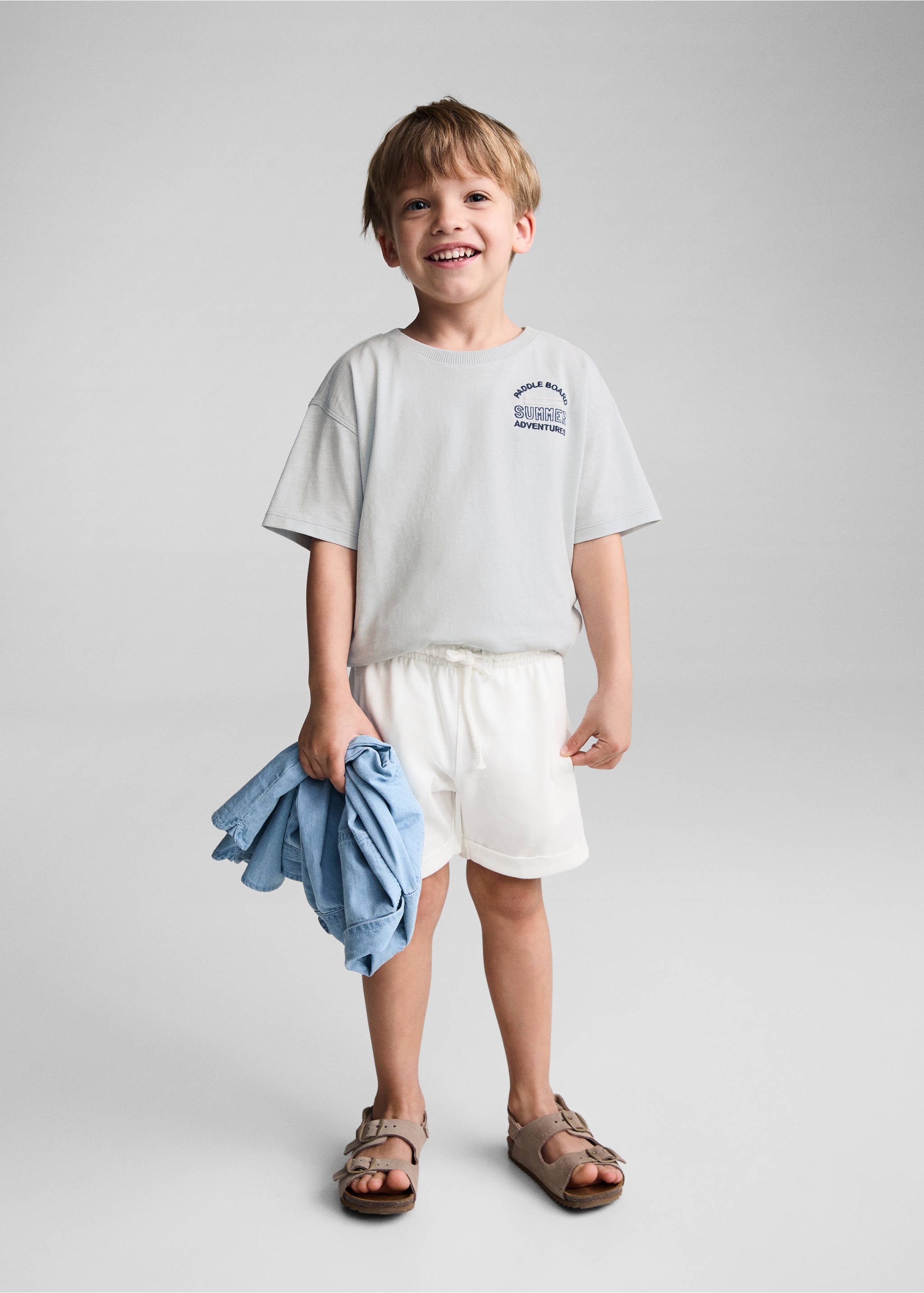 T-Shirt mit gestickter Aufschrift - Allgemeine Ansicht, Himmelblau. Ref: 67017921-00.