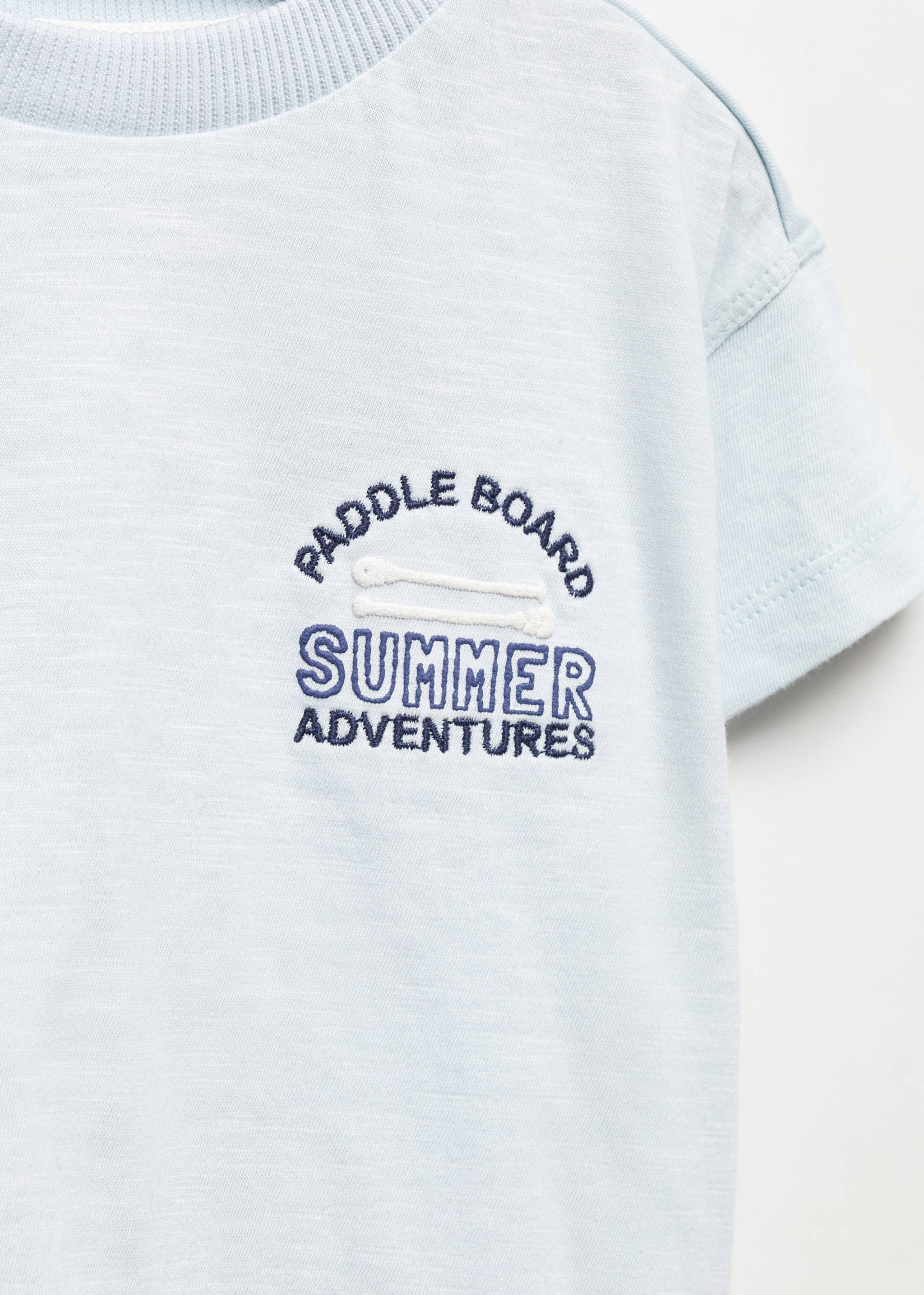 T-Shirt mit gestickter Aufschrift - Detail des Artikels 8