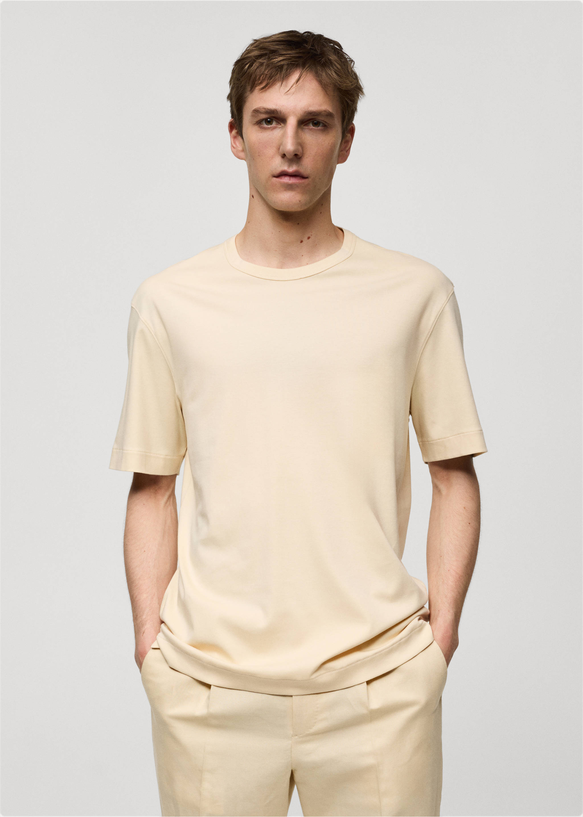 Slim-Fit-T-Shirt aus 100 % Baumwolle - Mittlere Ansicht, Vanille. Ref: 67017937-00.