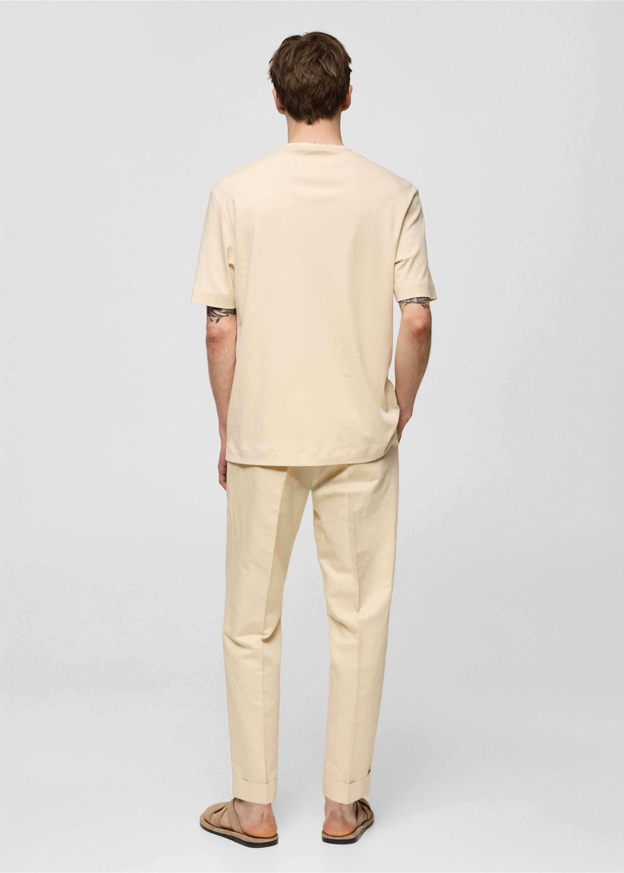 Slim-Fit-T-Shirt aus 100 % Baumwolle - Rückseite des Artikels, Vanille. Ref: 67017937-00.