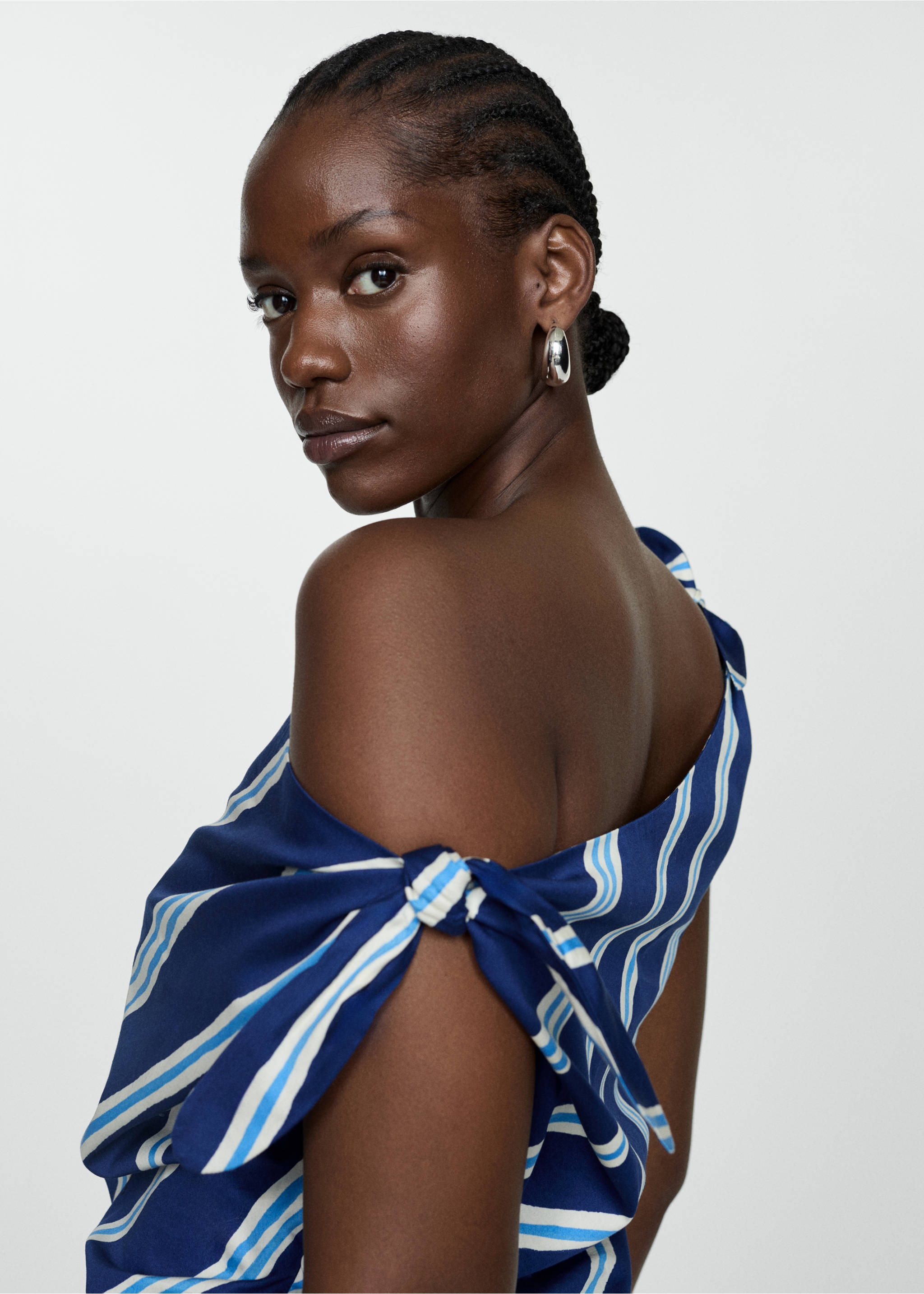 Vestido rayas hombros descubiertos - Detalle del artículo 4, Azul tinta. Ref: 67018651-00.