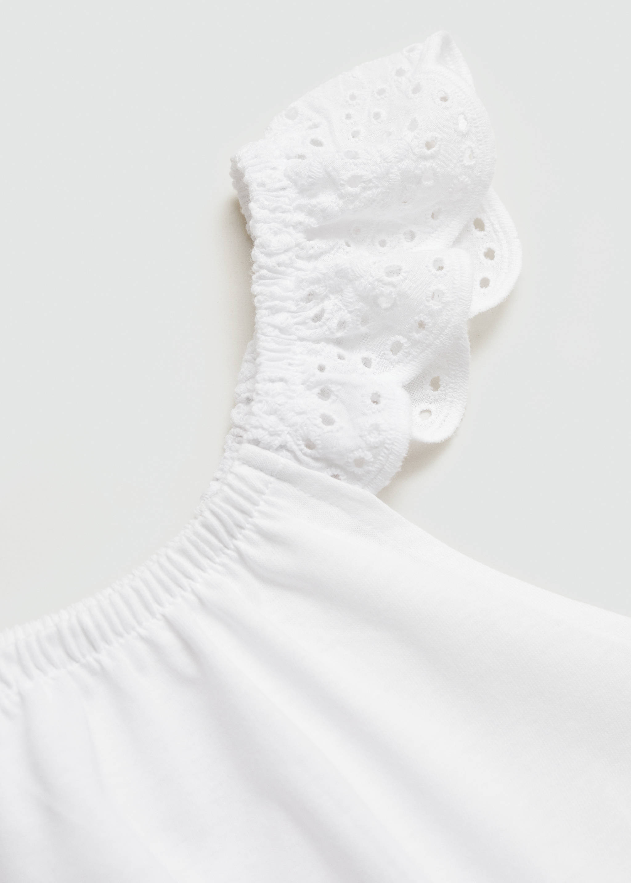 Ruffled strap t-shirt - Details of the article 8