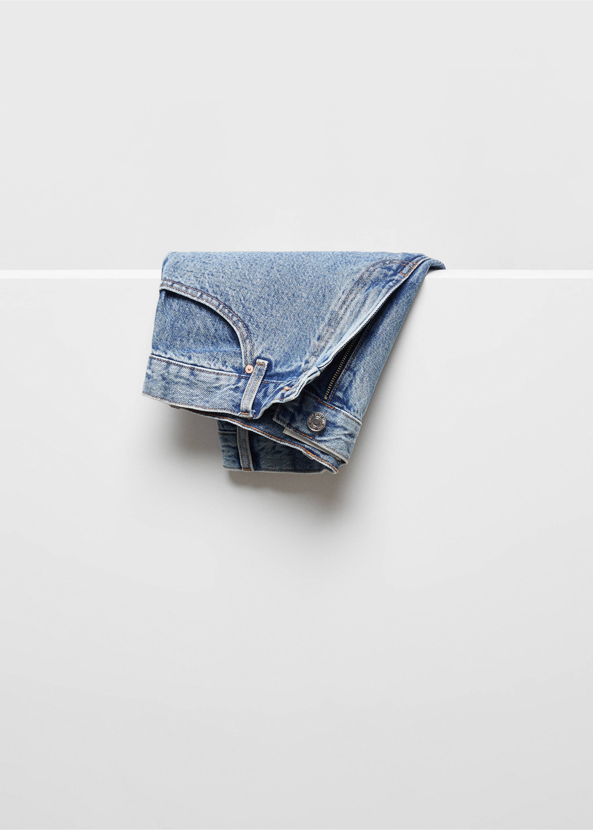 High-rise denim shorts - Details of the article 8, Medium Blue. Ref: 67020256-00.