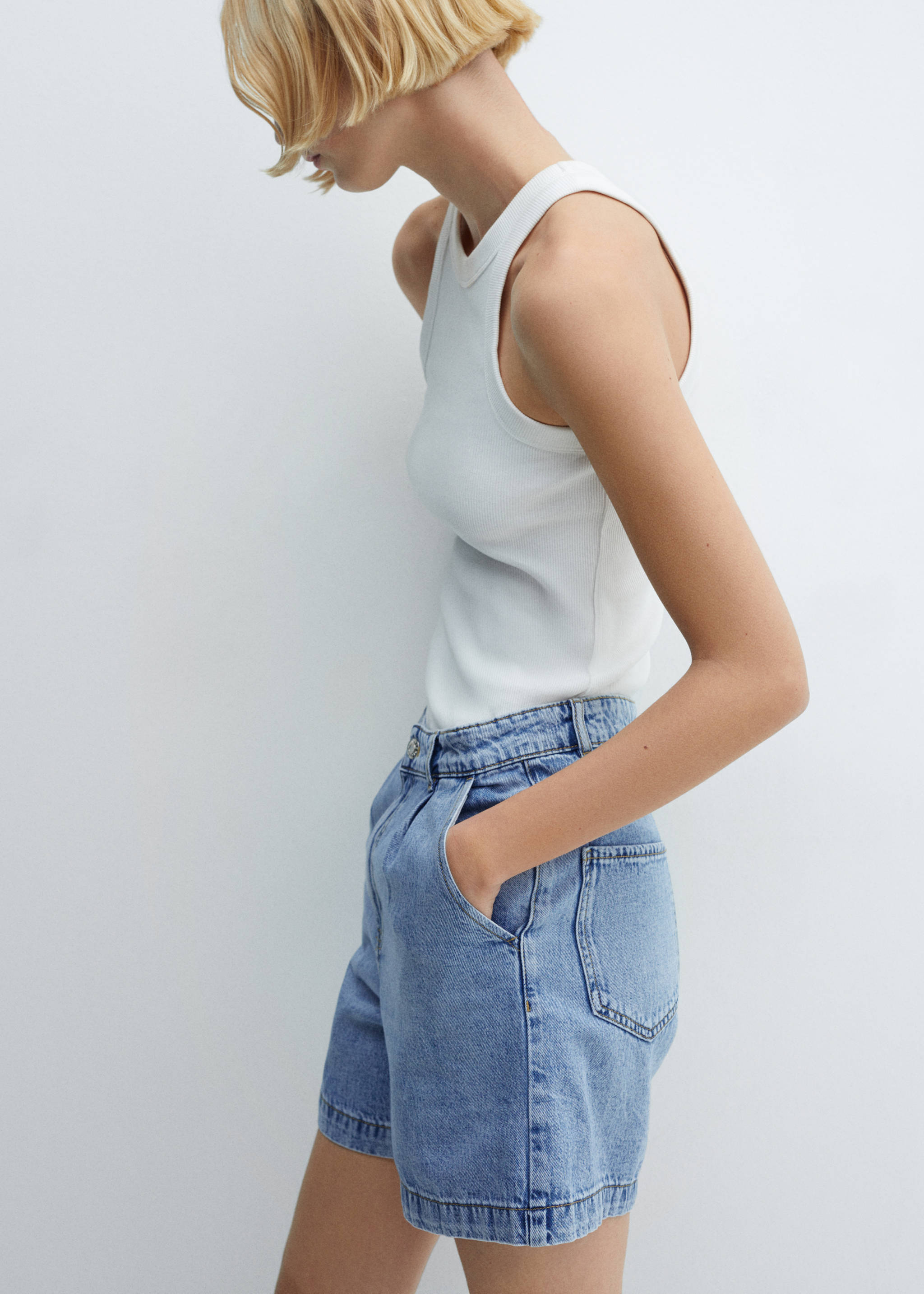 Slouchy denim shorts - Details of the article 2