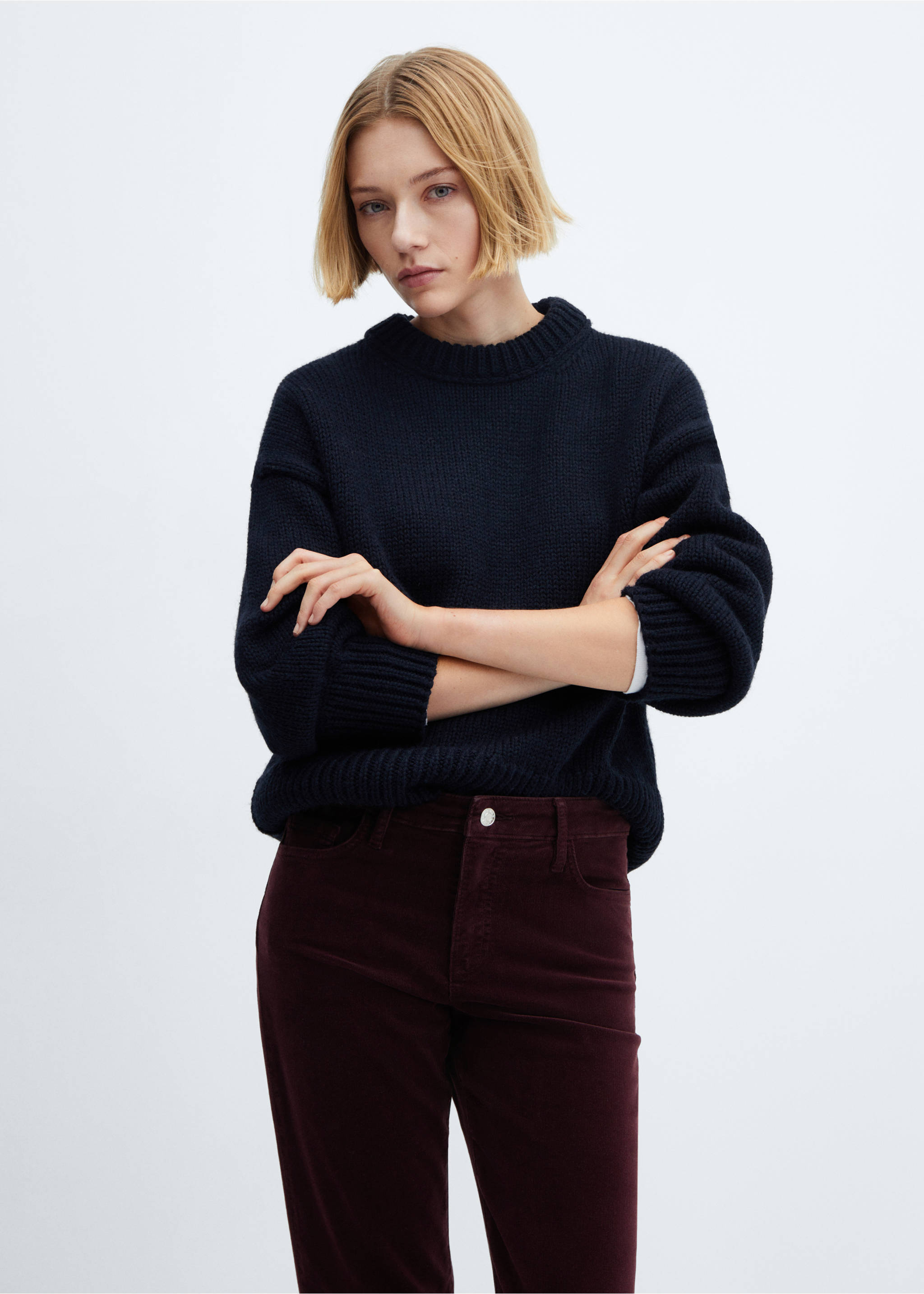 Mid-rise corduroy flared trousers - Details of the article 1, Wine. Ref: 67020262-00.