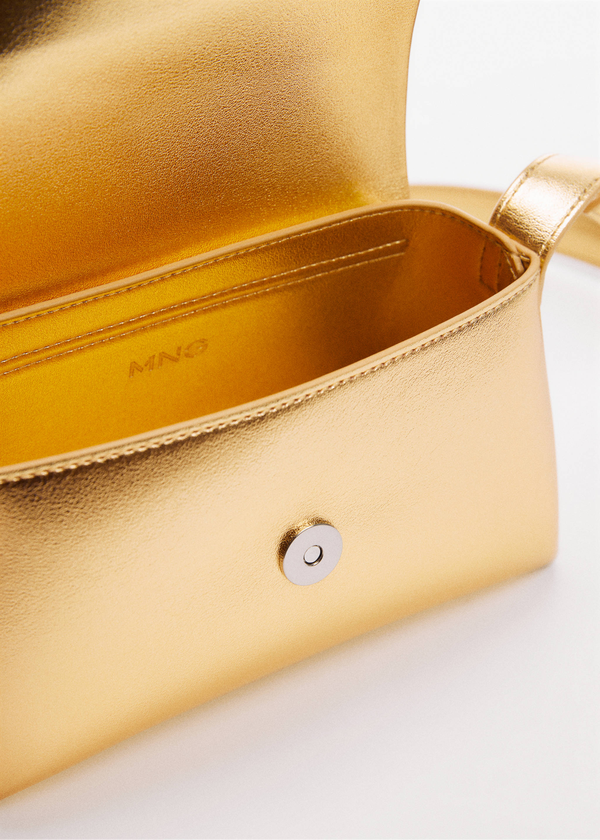 Crossbody bag with flap - Details of the article 3