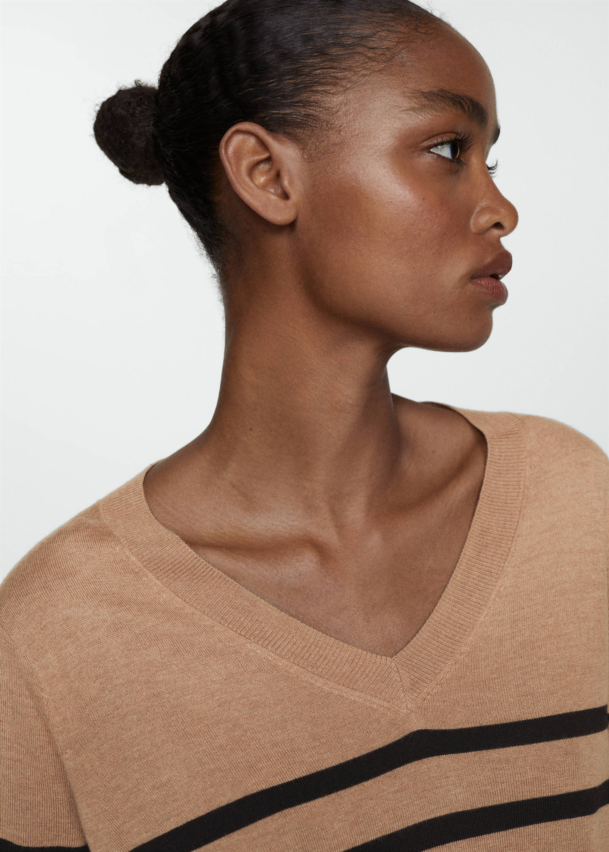 Striped fine-knit sweater - Details of the article 1