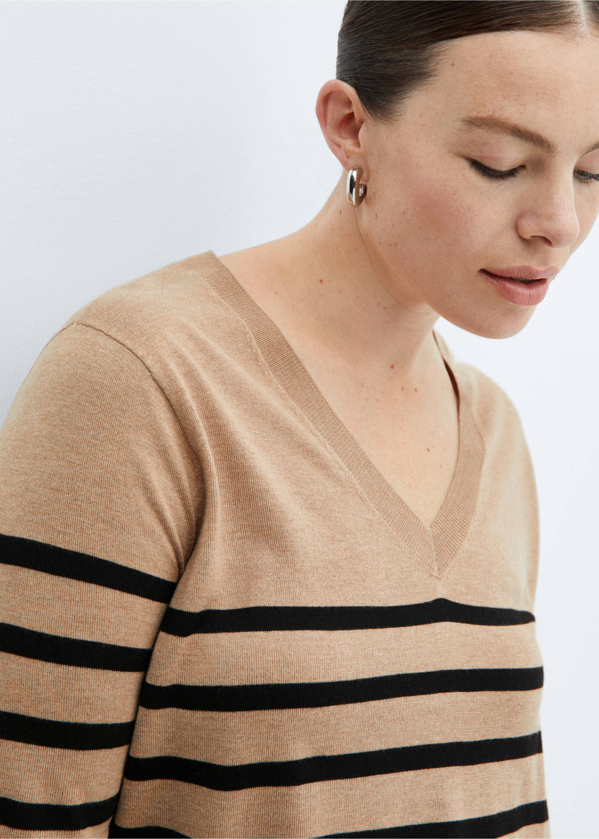 Striped fine-knit sweater - Details of the article 4, Medium Brown. Ref: 67020461-00.
