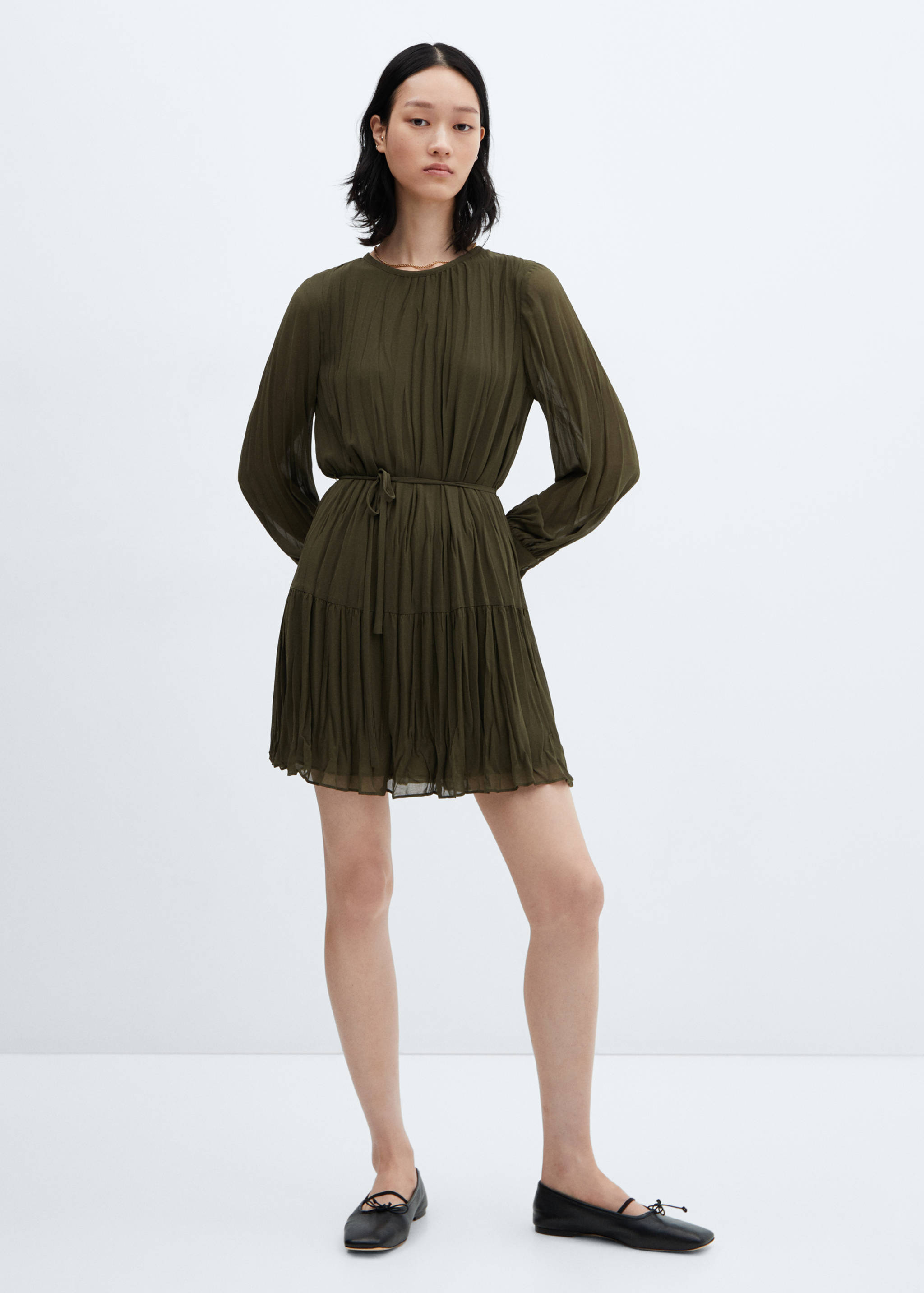 Pleated short dress - General plane