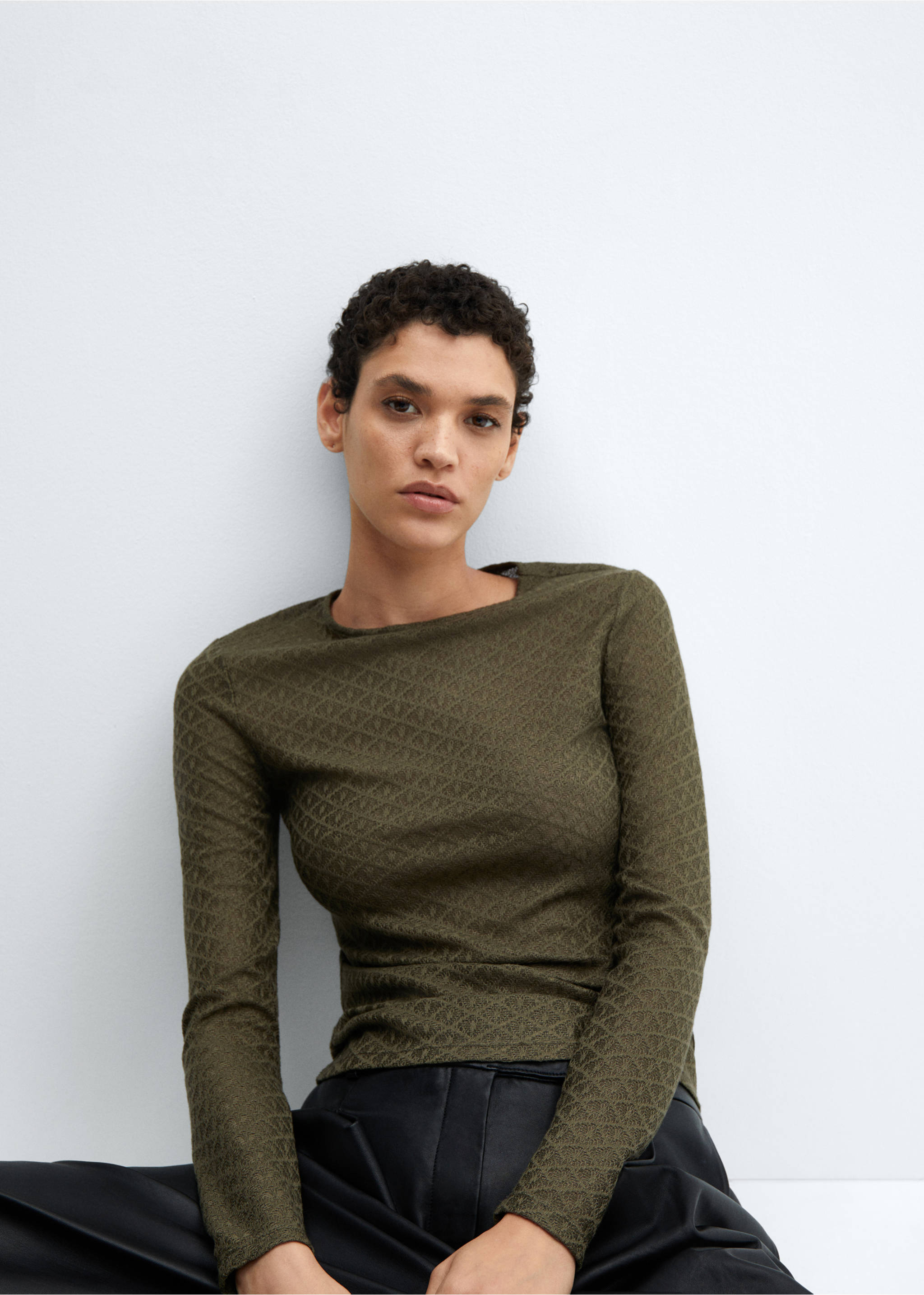 Textured knit t-shirt - Details of the article 2, Khaki. Ref: 67020467-00.