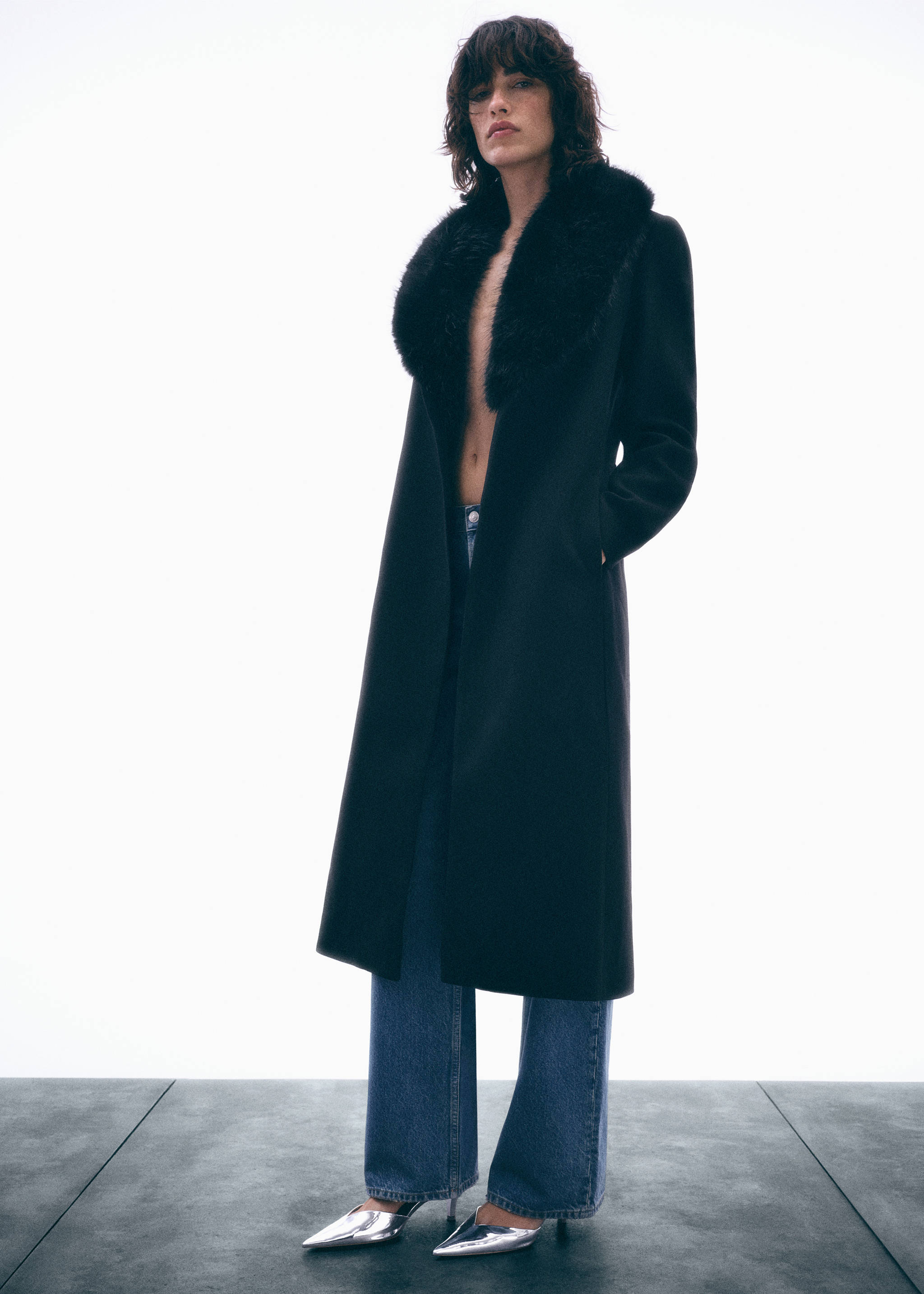 Manteco wool coat with detachable fur collar - Details of the article 6, Black. Ref: 67020469-00.