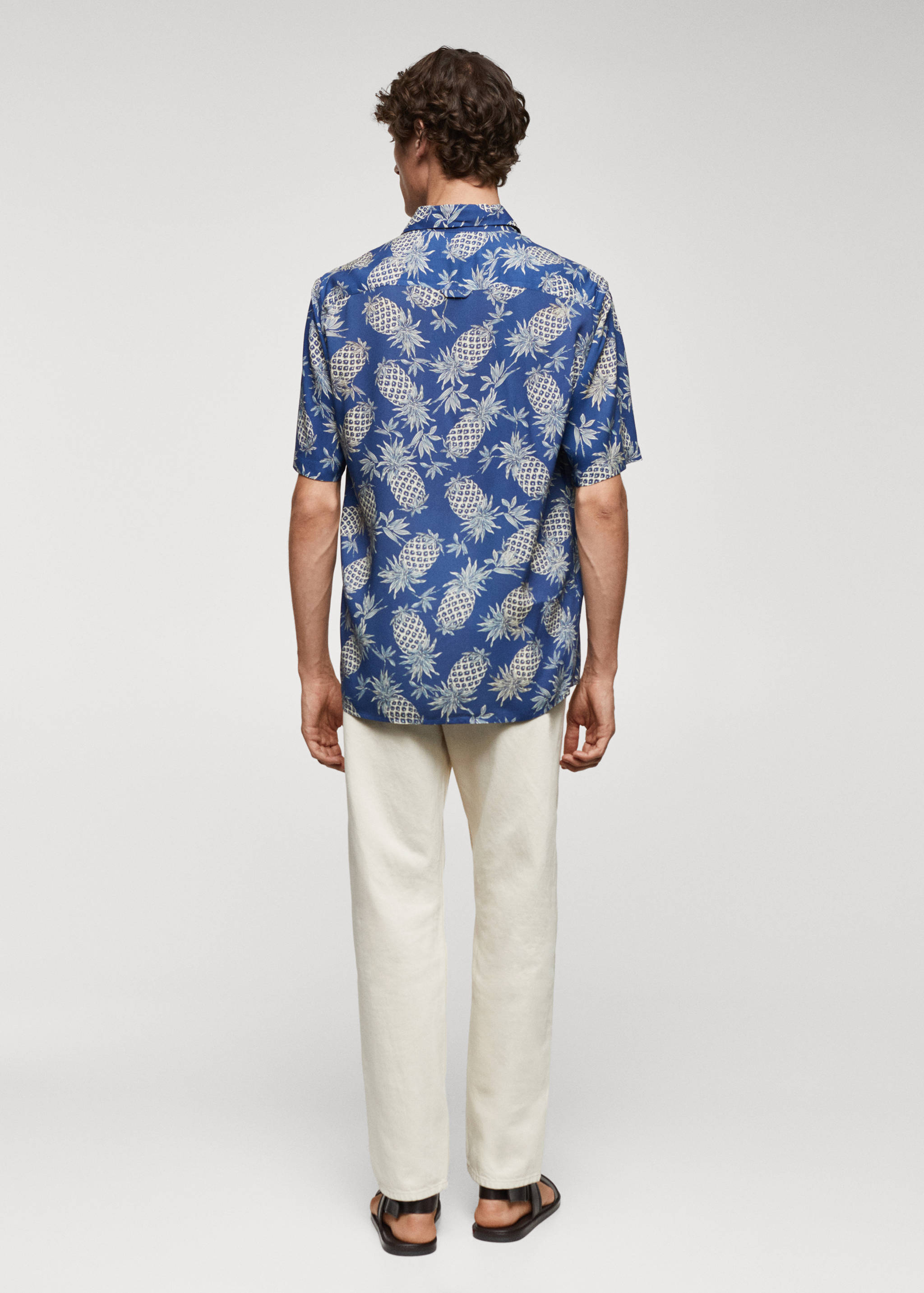 Camisa regular fit estampado piñas - Reverso del artículo