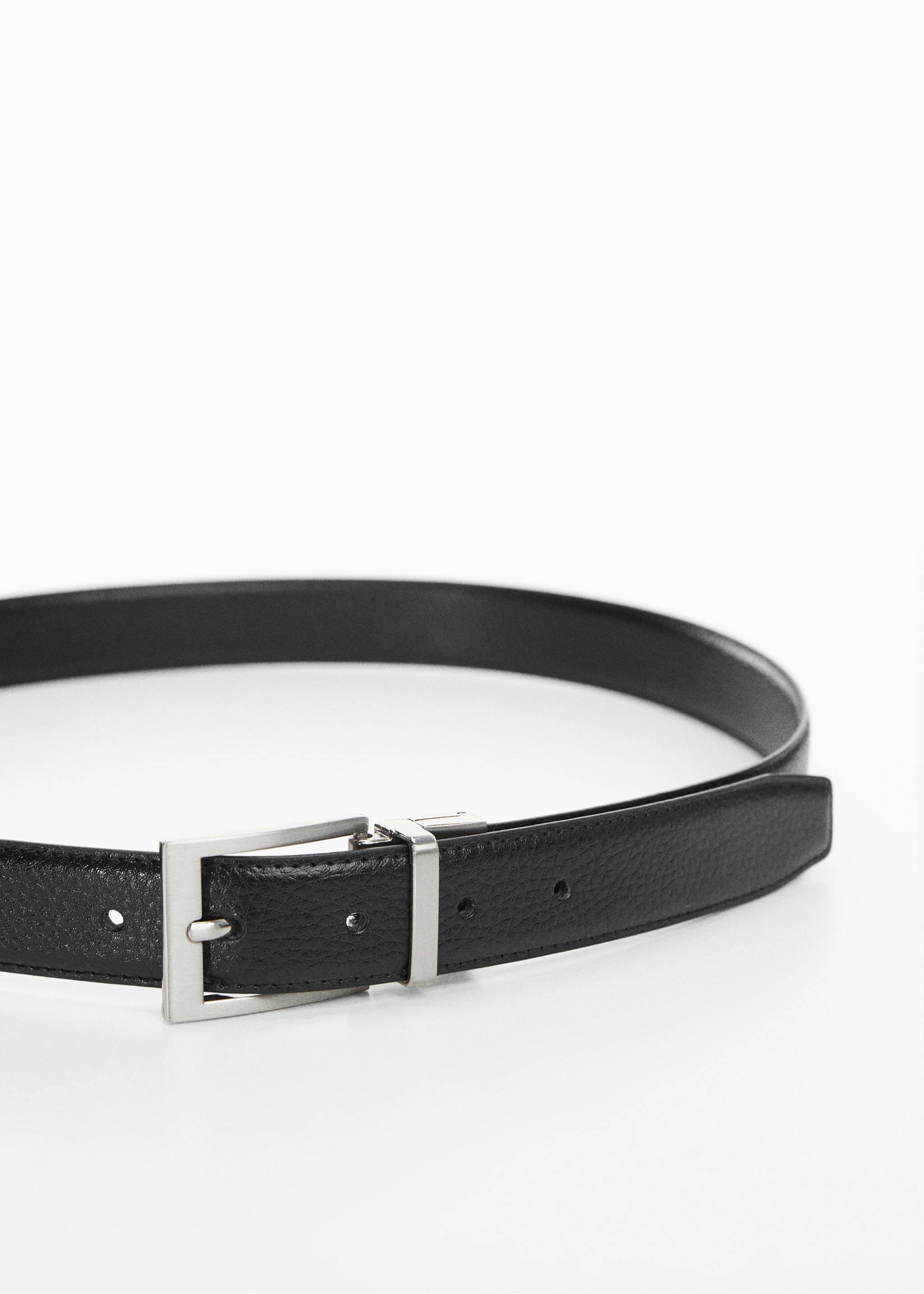 Pebbled leather belt - Medium plane, Black. Ref: 67020640-00.