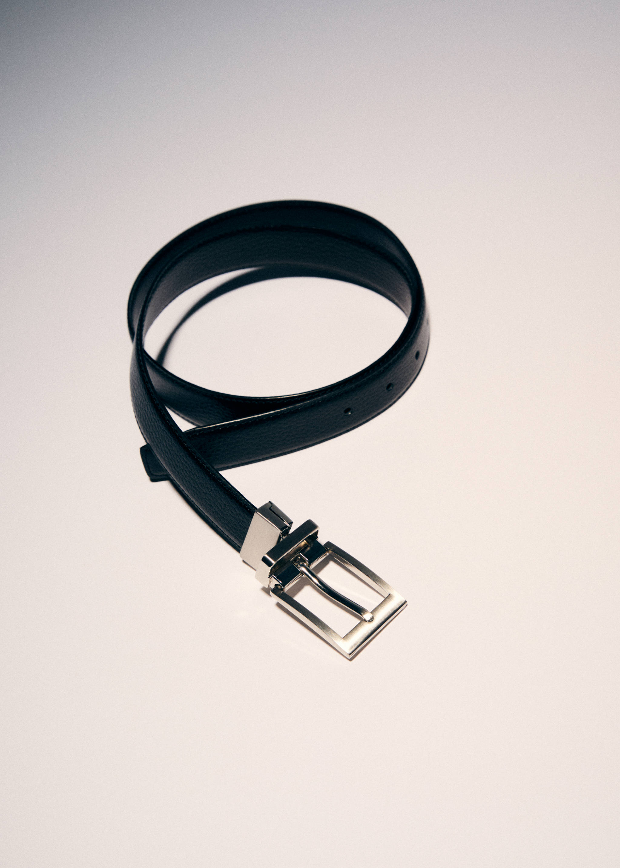 Pebbled leather belt - Details of the article 9, Black. Ref: 67020640-00.
