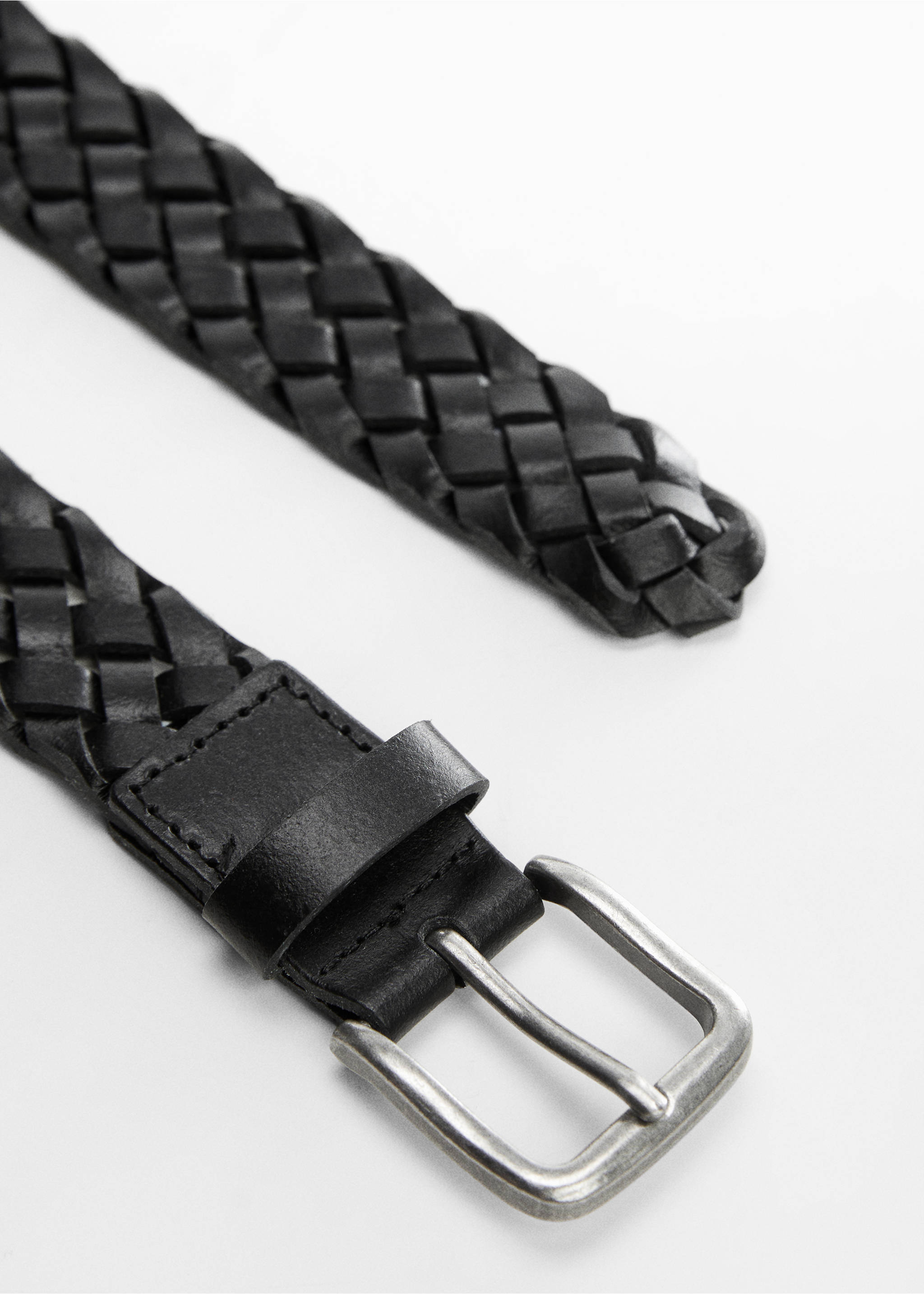 Braided leather belt - Details of the article 1, Black. Ref: 67020643-00.