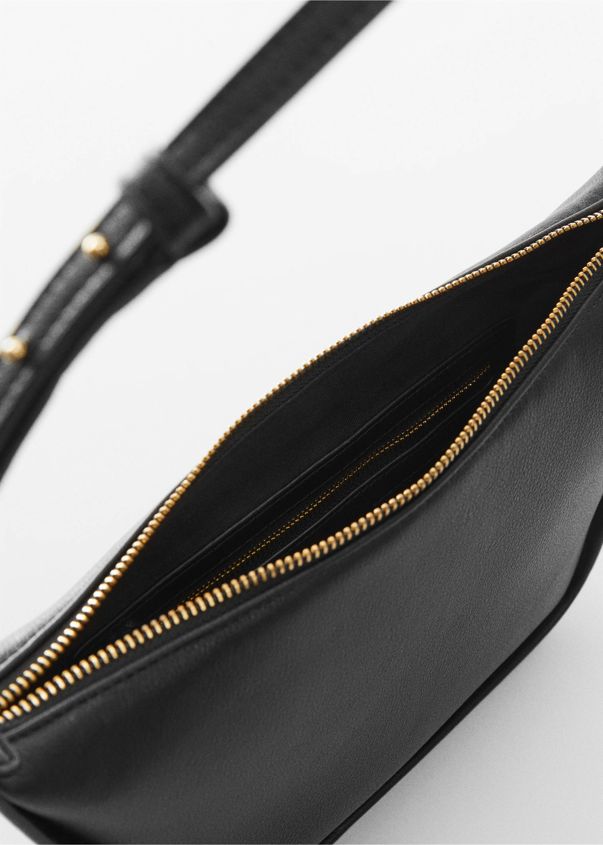 Shoulder bag with buckle - Details of the article 2, Black. Ref: 67021507-00.