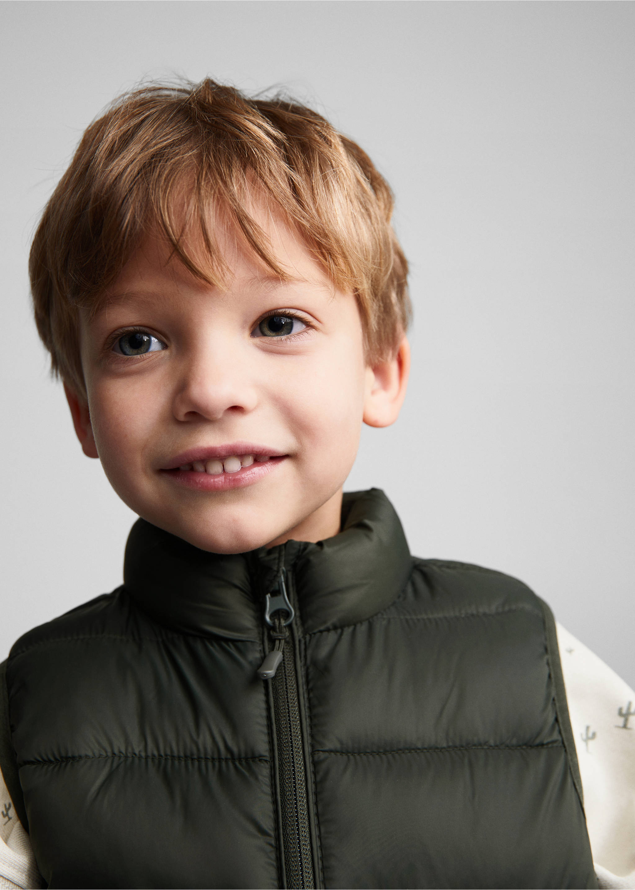 Quilted gilet - Details of the article 1, Khaki. Ref: 67022011-00.
