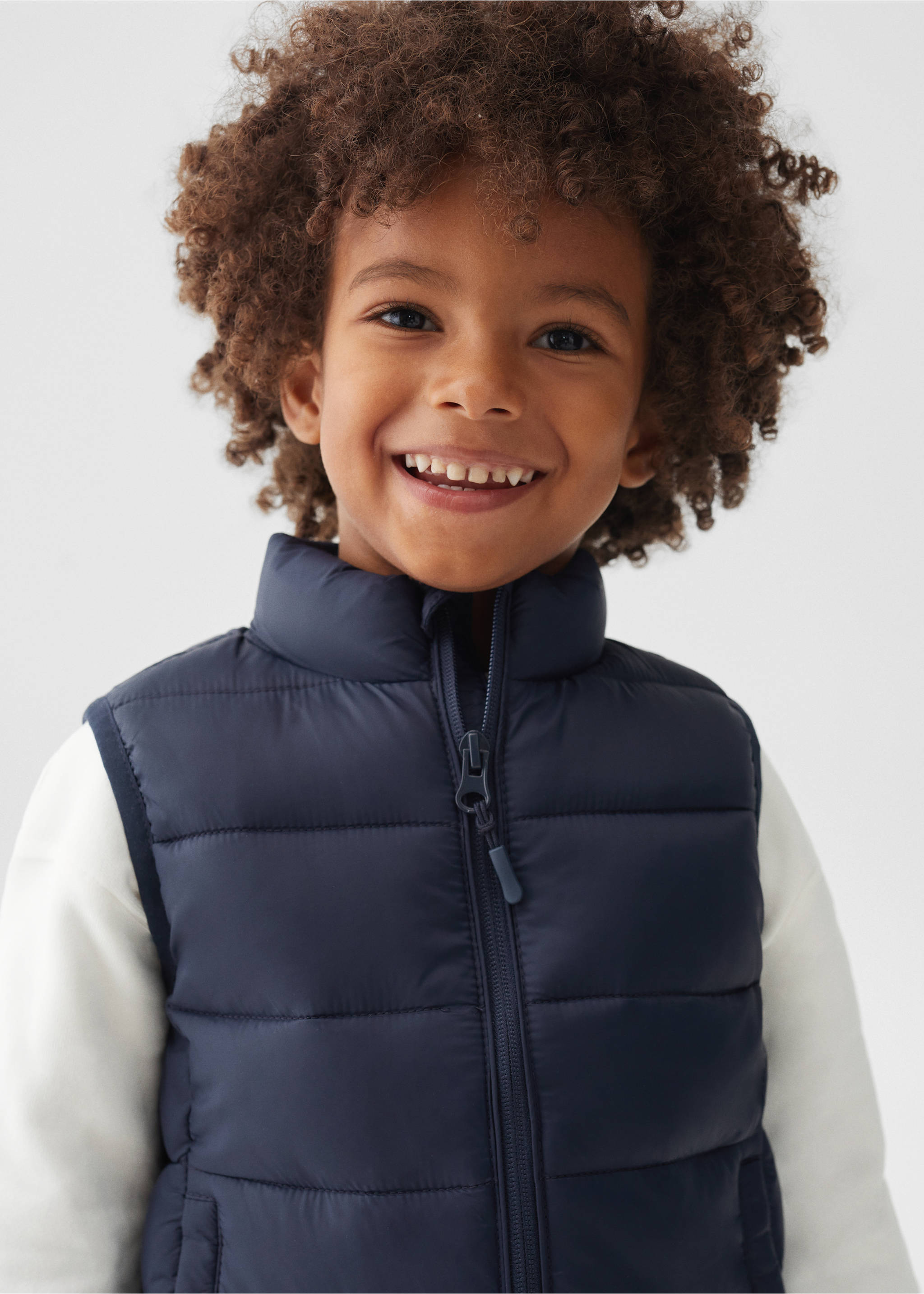 Quilted gilet - Details of the article 1, Navy. Ref: 67022011-00.