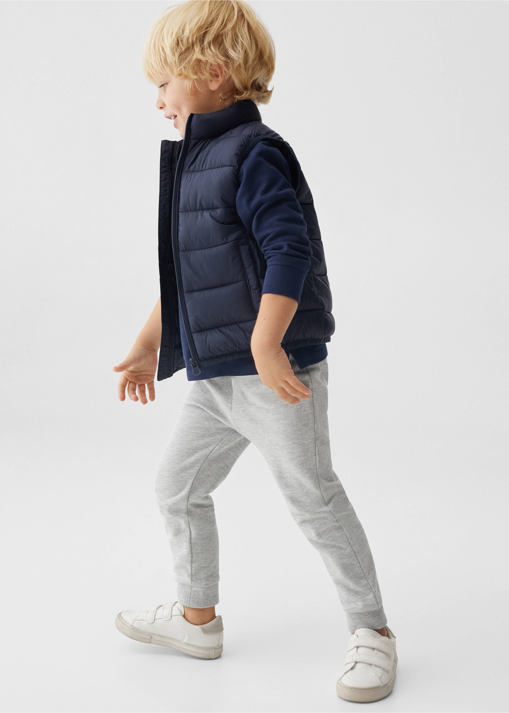 Quilted gilet - Details of the article 2, Navy. Ref: 67022011-00.