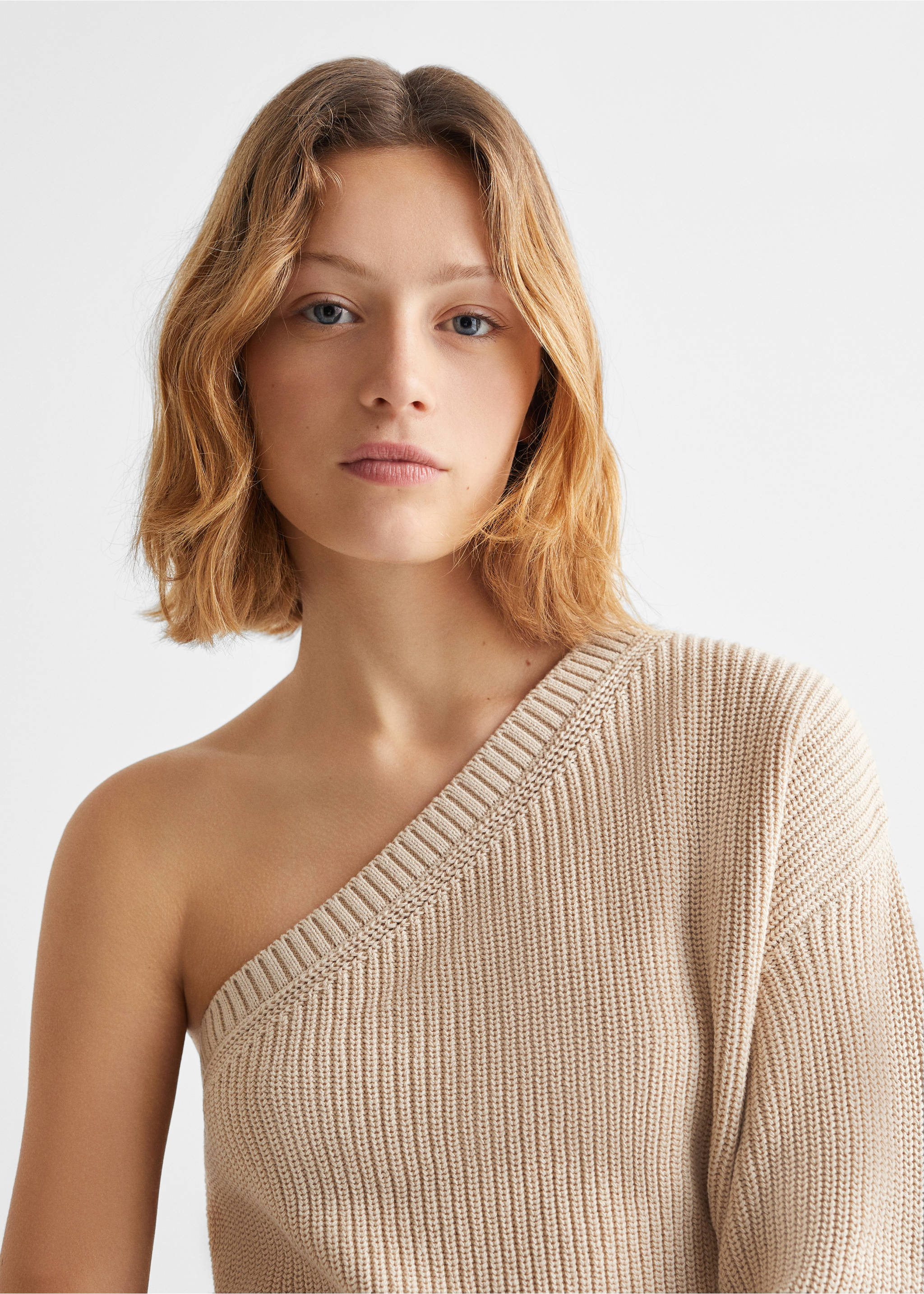 Asymmetric knit sweater - Details of the article 1, Beige. Ref: 67022528-00.