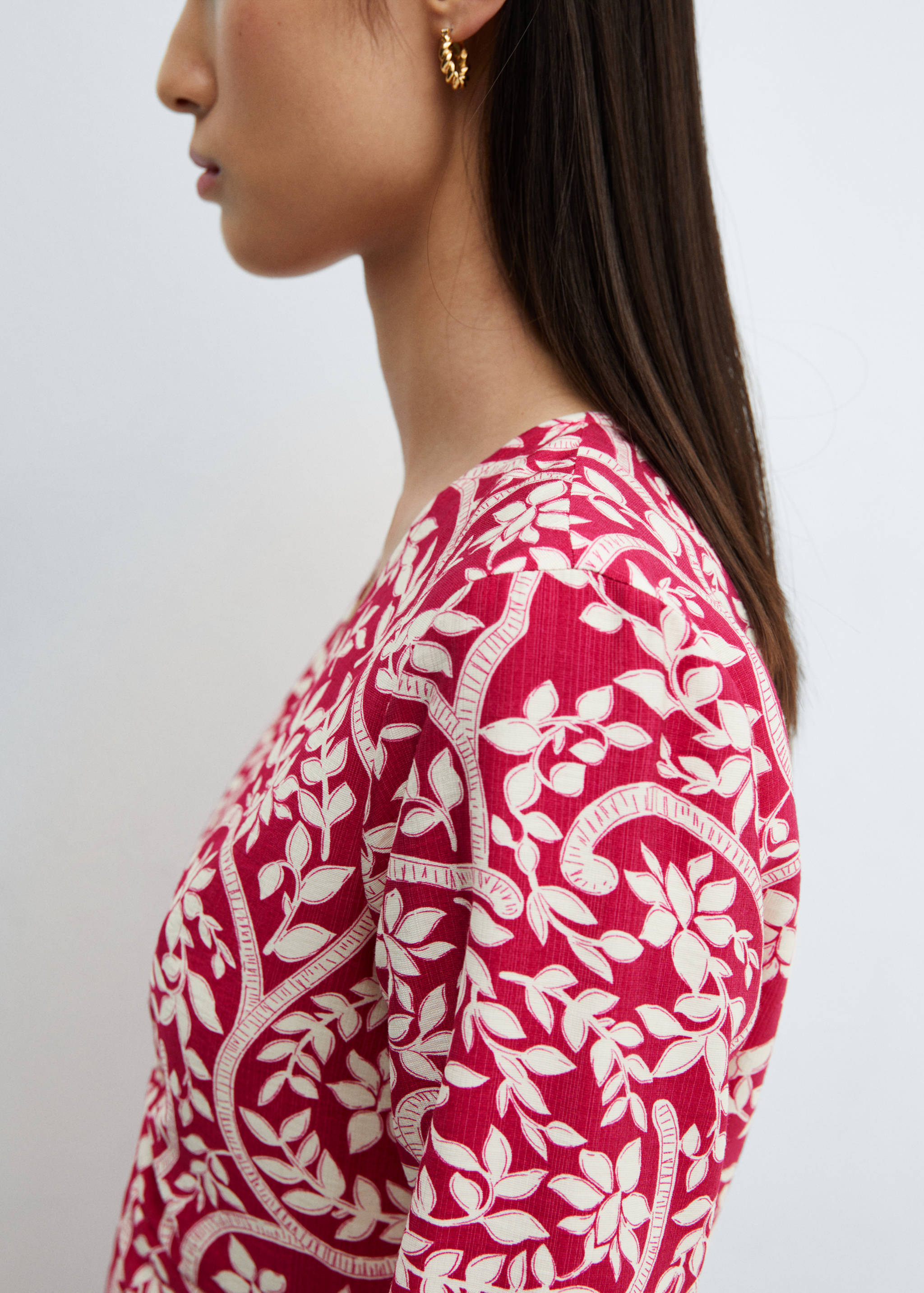 Geblümtes Kleid mit Ring-Detail - Detail des Artikels 3