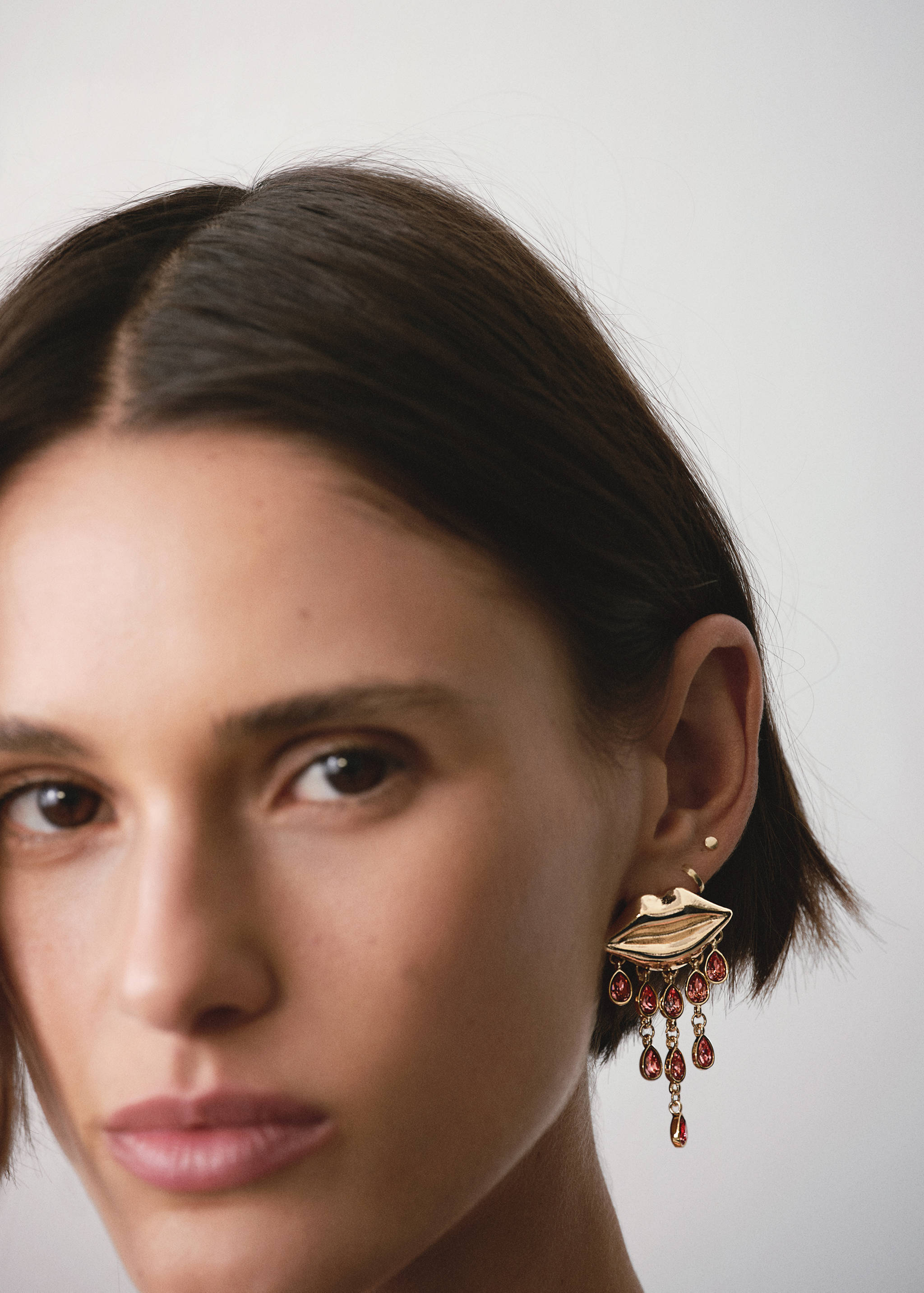 Lip bead earrings - General plane