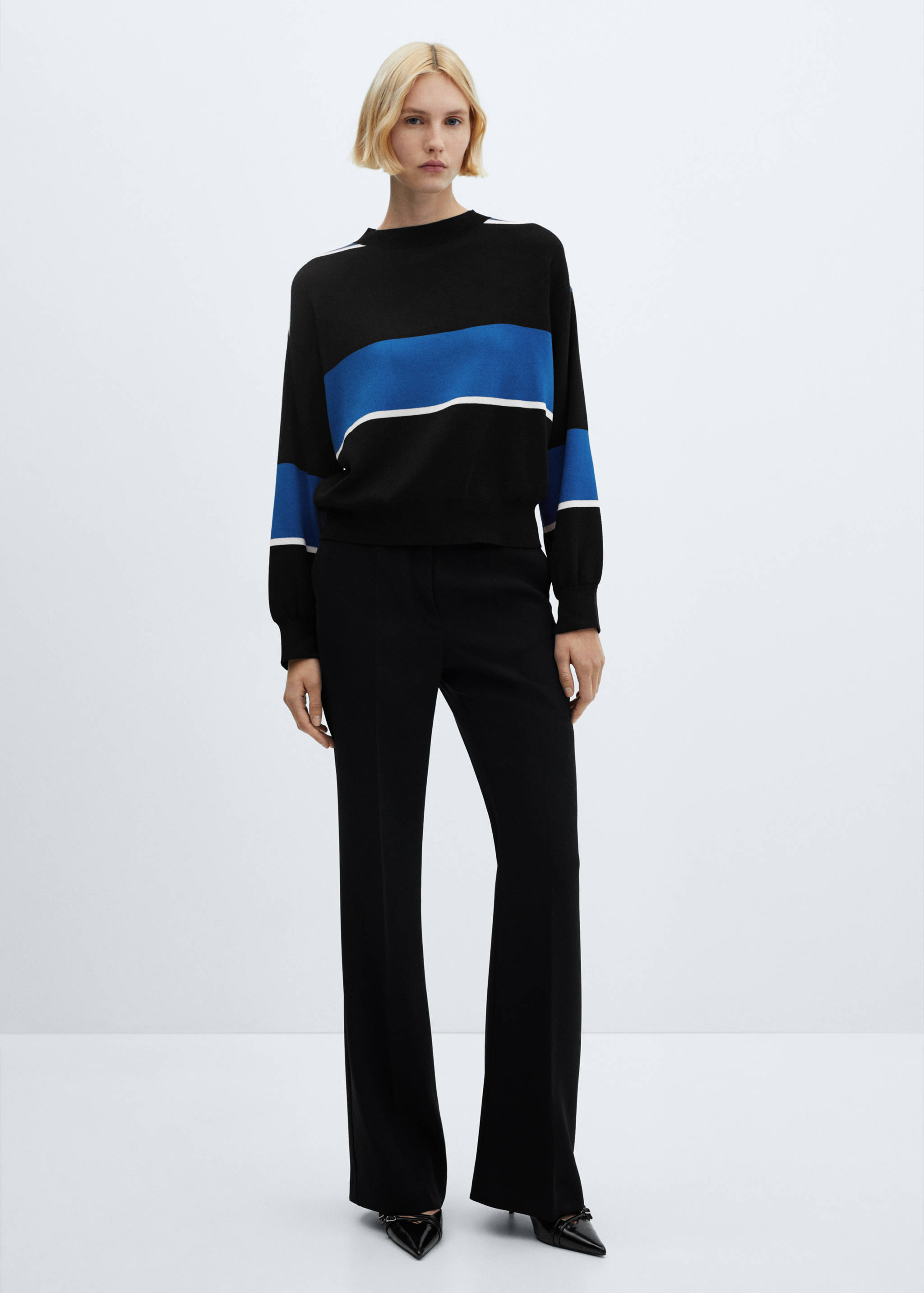 Round-neck knitted sweater - General plane