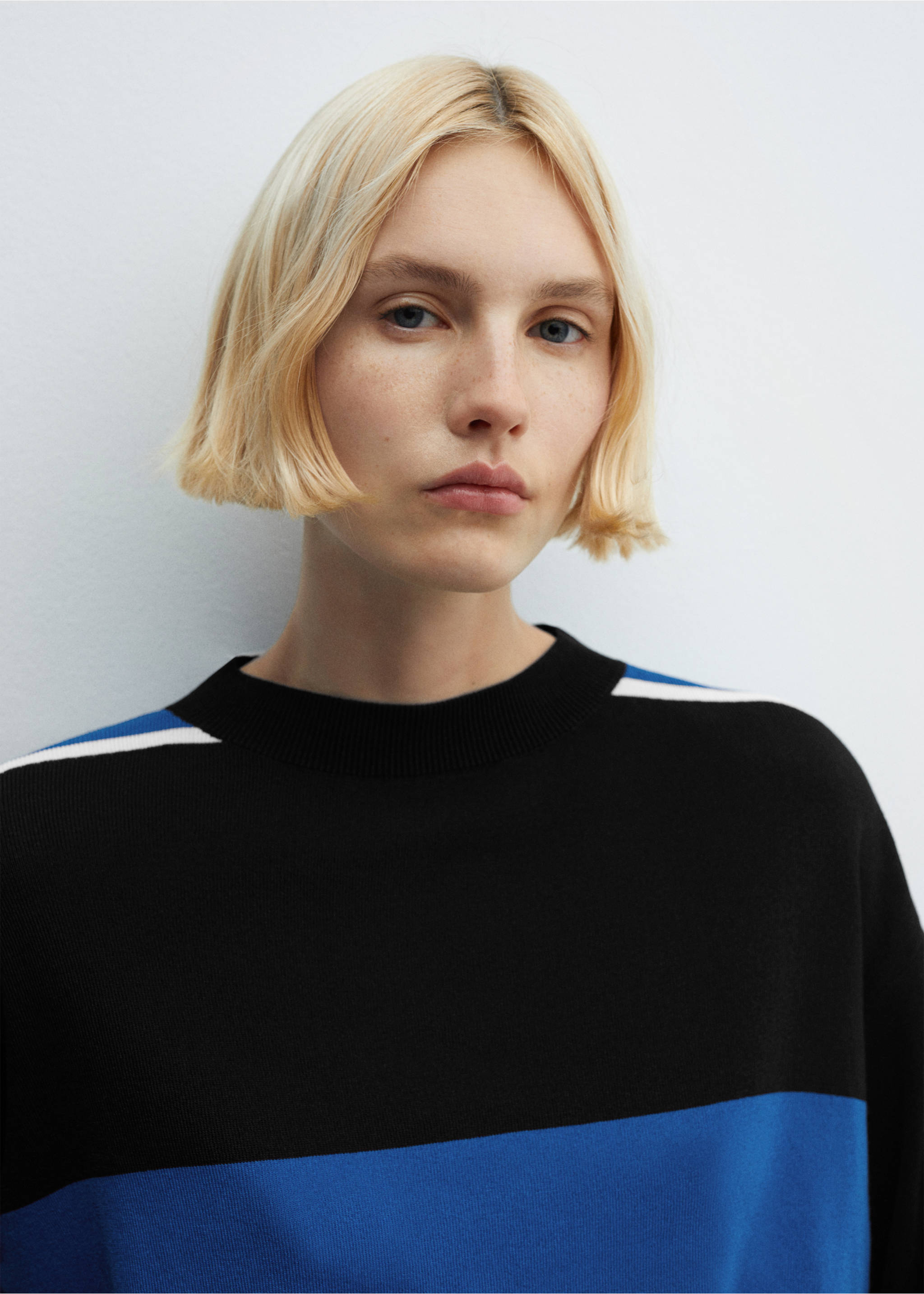 Round-neck knitted sweater - Details of the article 1, Blue. Ref: 67024071-00.