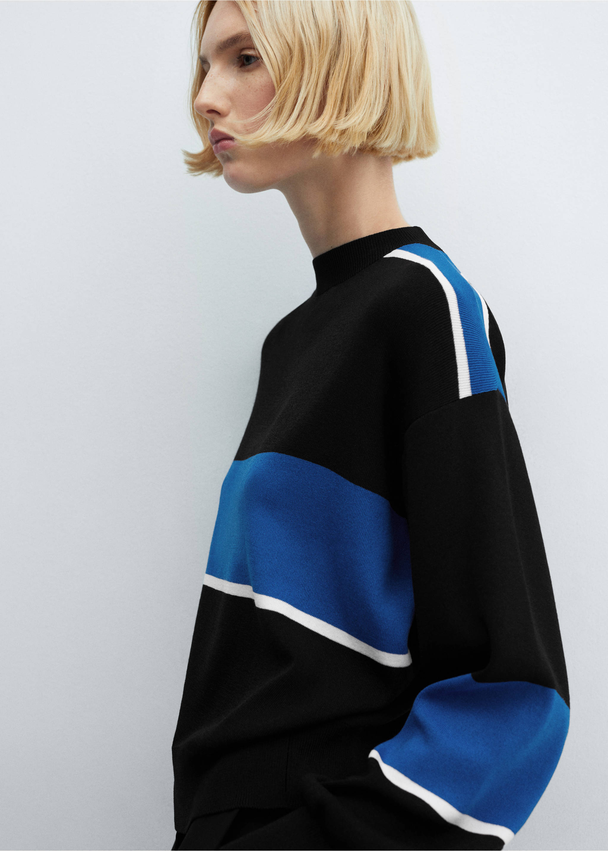 Round-neck knitted sweater - Details of the article 2, Blue. Ref: 67024071-00.