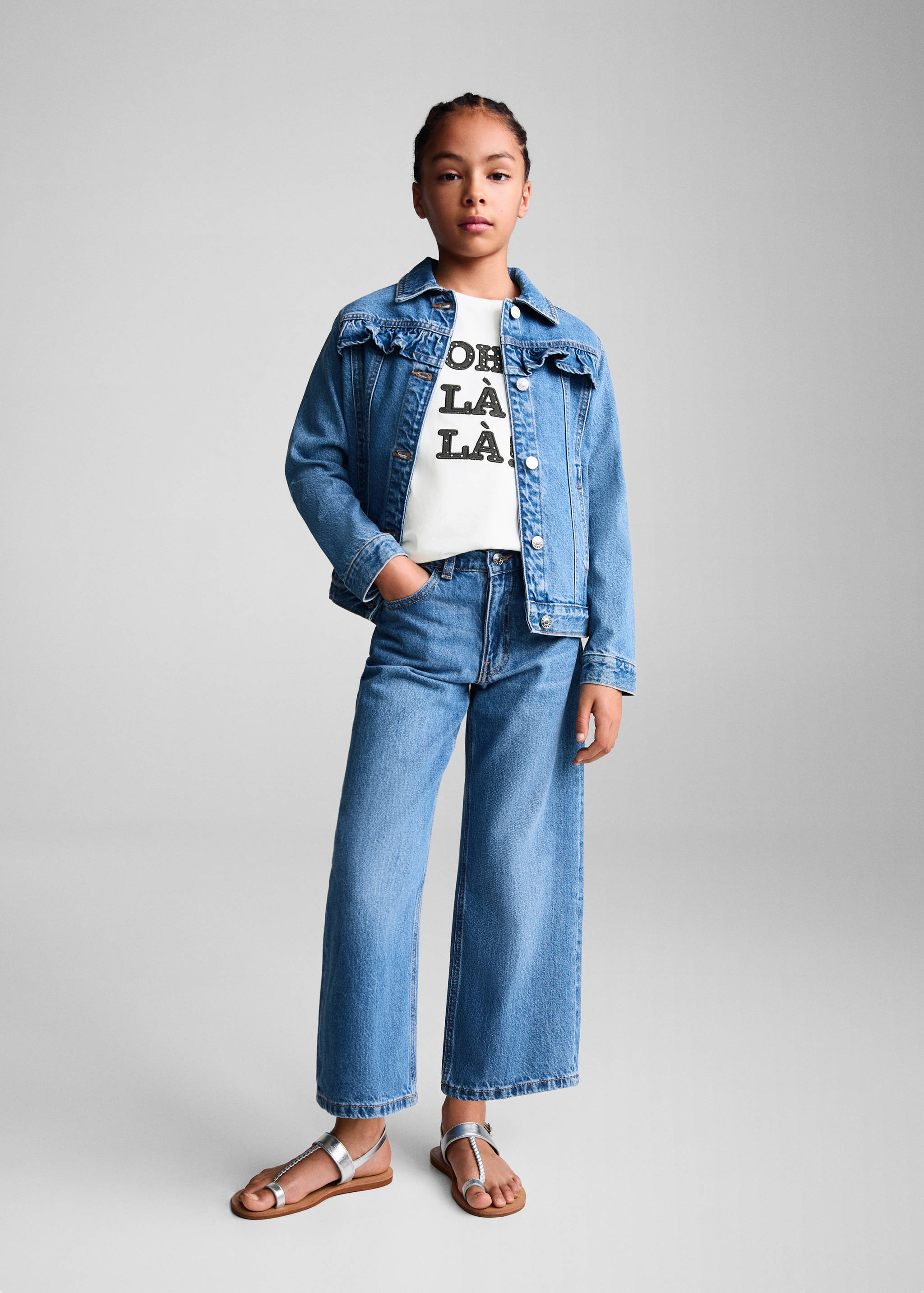 T-Shirt mit gestickter Aufschrift - Allgemeine Ansicht