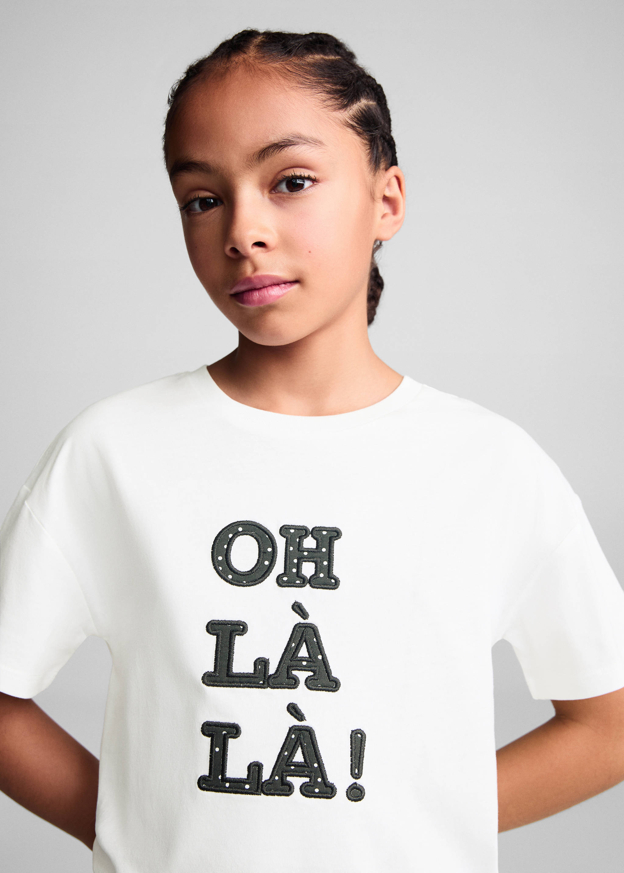 T-Shirt mit gestickter Aufschrift - Detail des Artikels 1