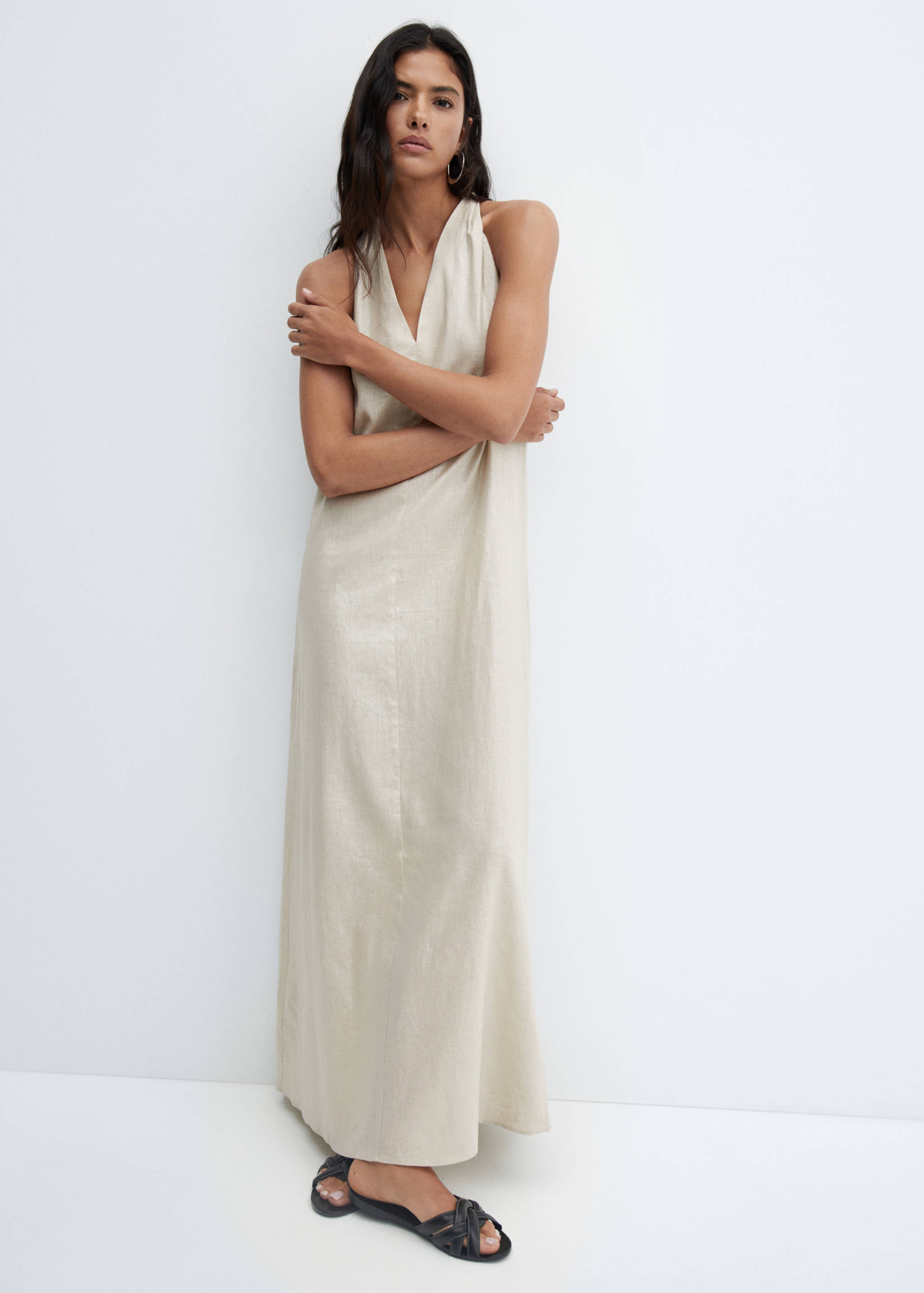 Leinenkleid mit V-Ausschnitt - Mittlere Ansicht