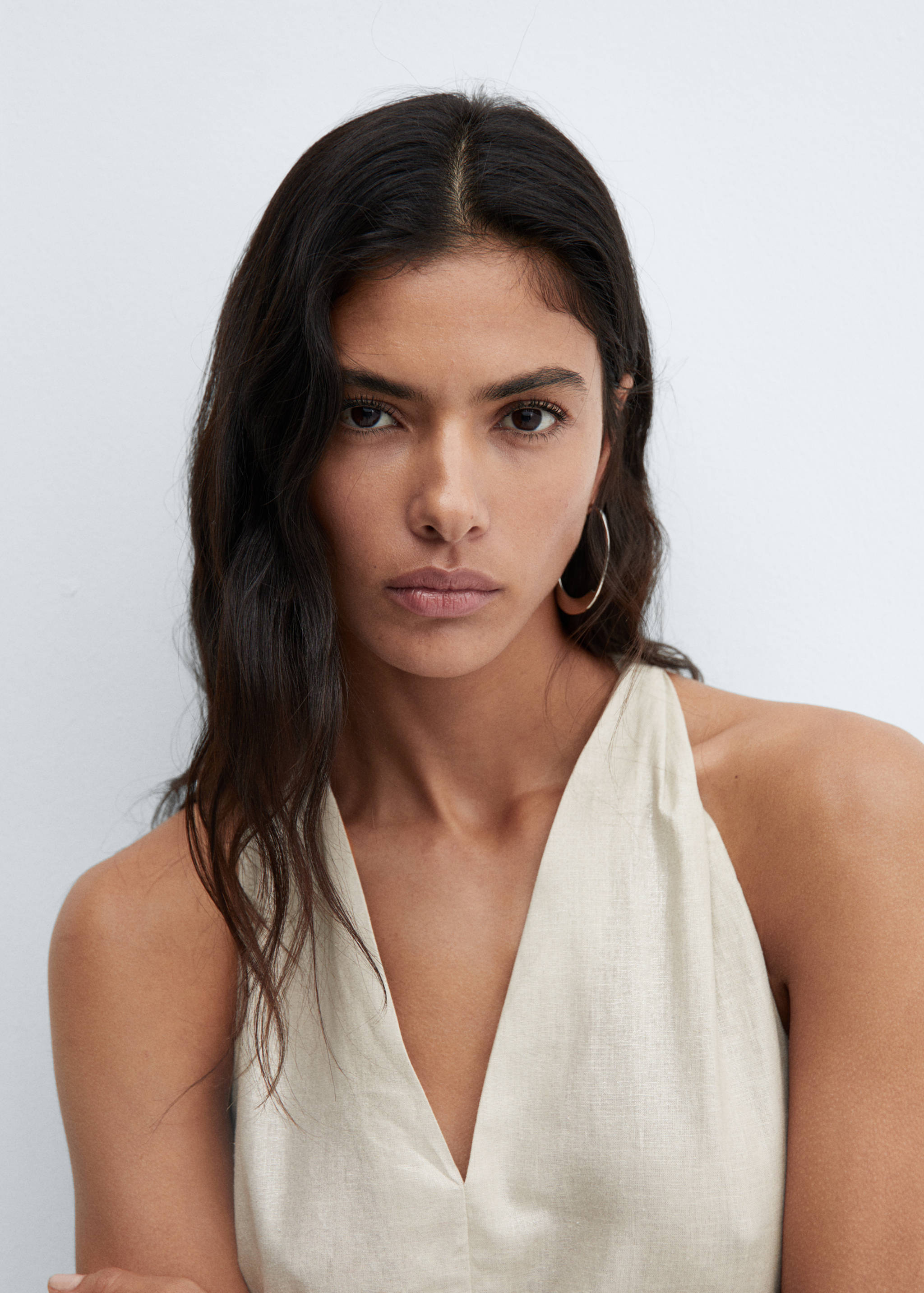 Leinenkleid mit V-Ausschnitt - Detail des Artikels 1