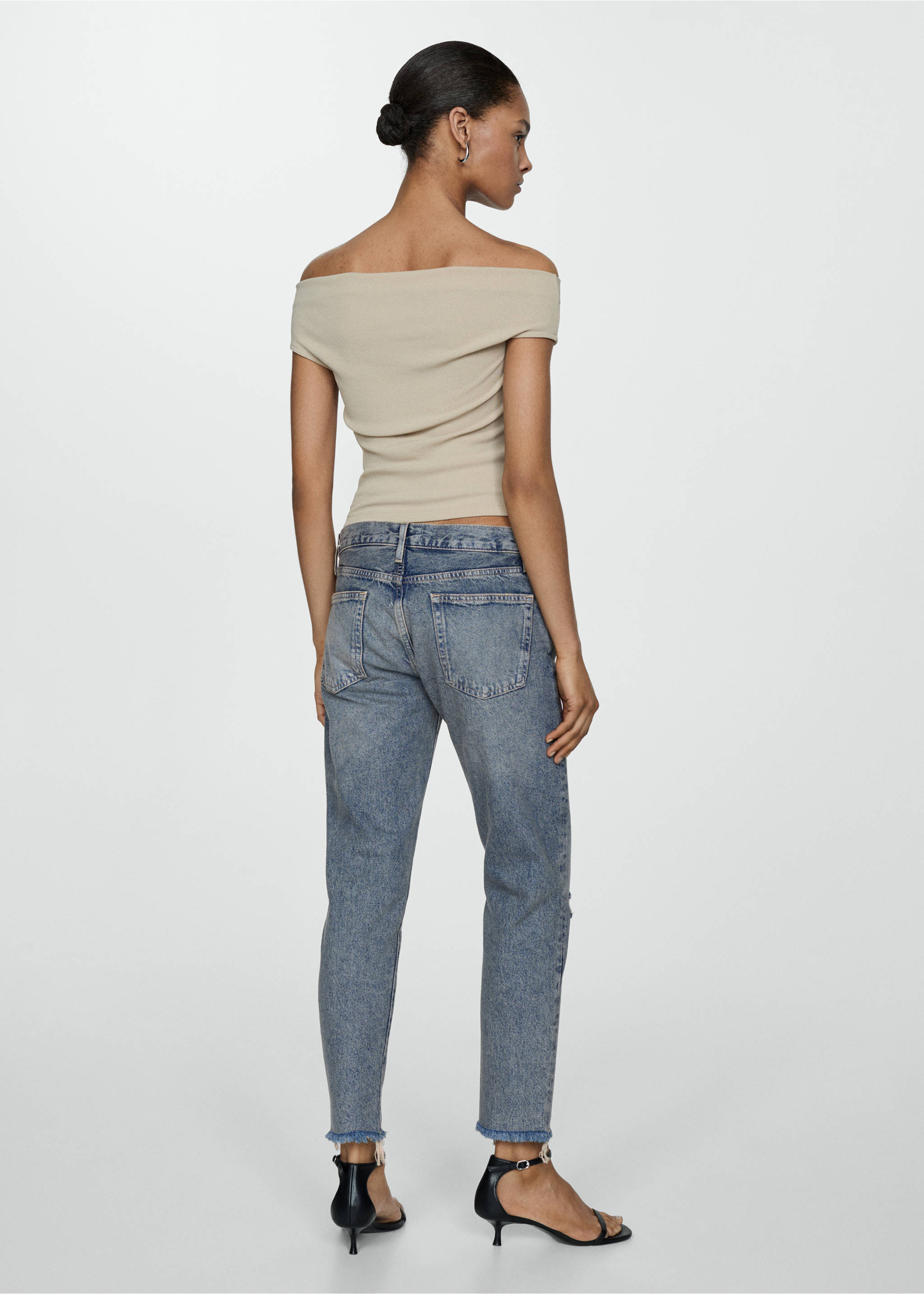 Ripped low-rise girlfriend jeans - Reverse of the article, Medium Vintage Blue. Ref: 67024790-00.