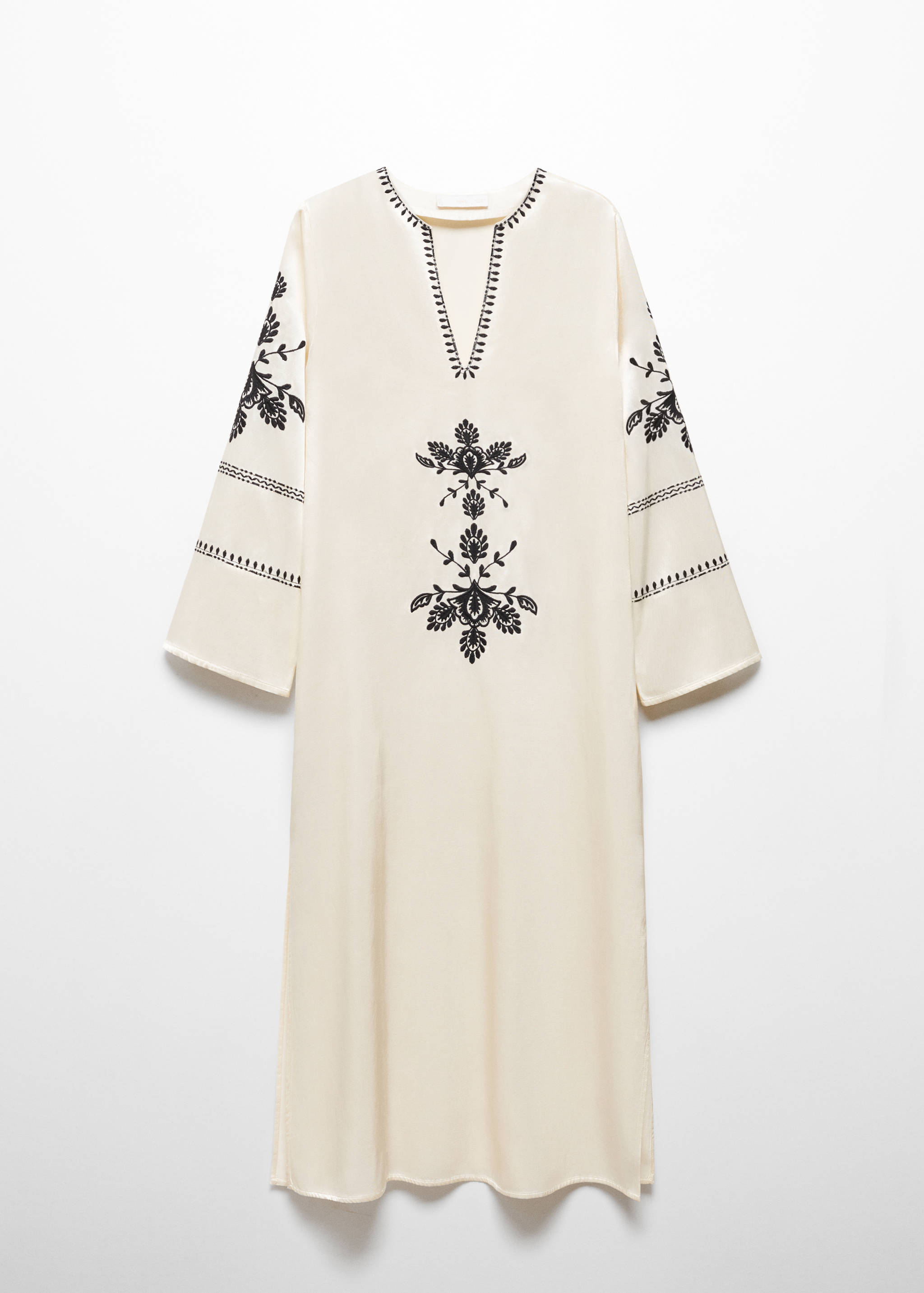 Vestido bordado com abertura lateral - Artigo sem modelo