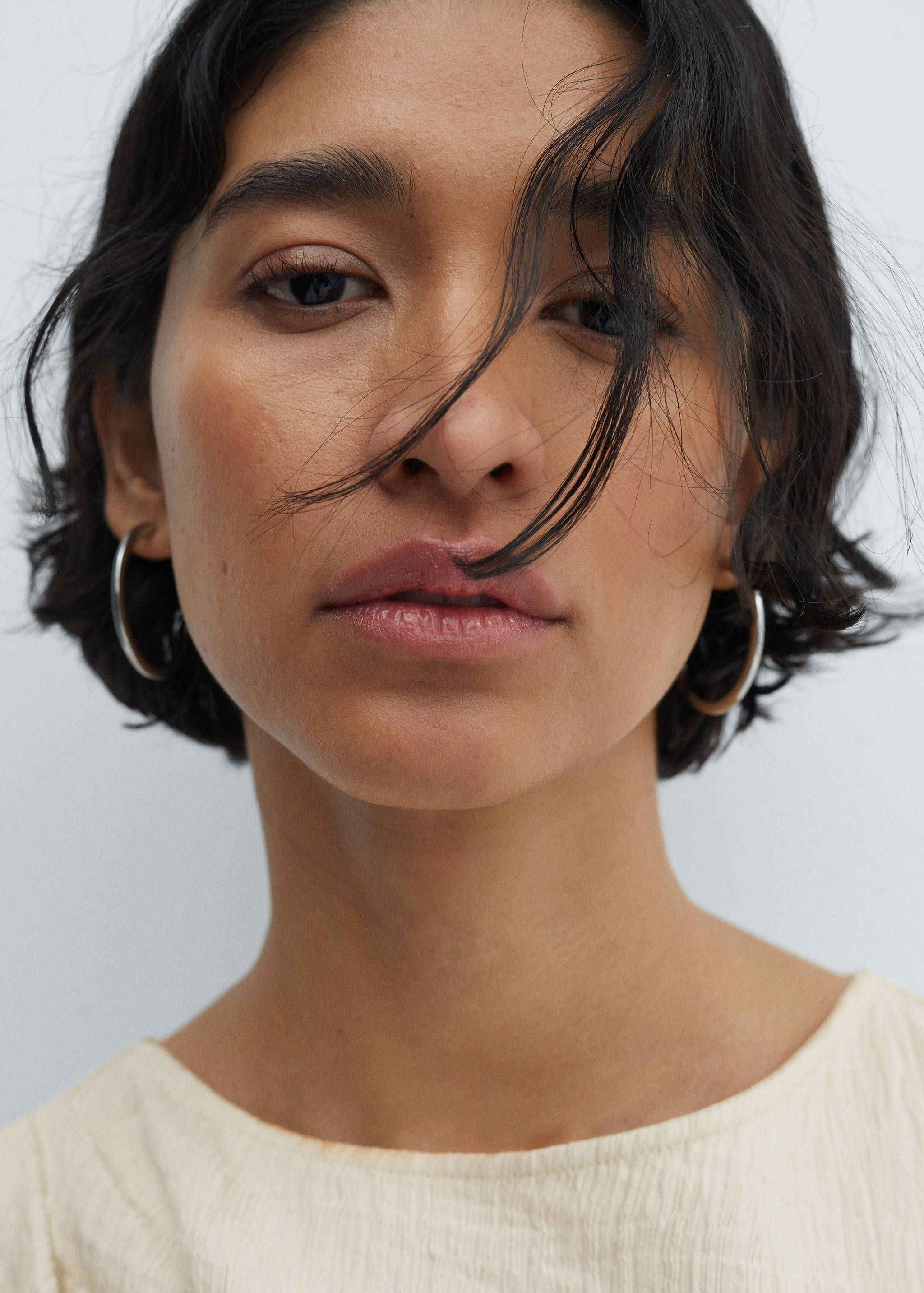 Kleid mit drapiertem Schlitz - Detail des Artikels 1