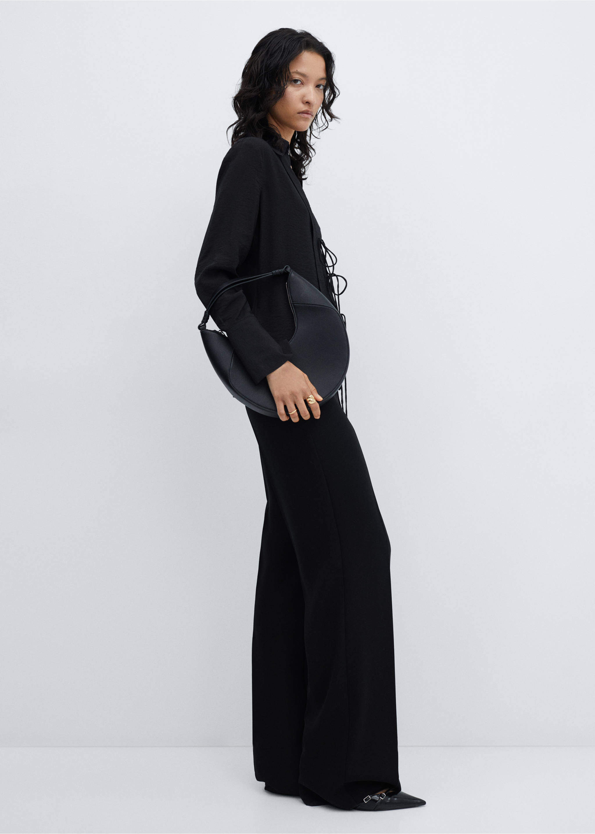 Bows fluid blouse - Details of the article 1, Black. Ref: 67025737-00.