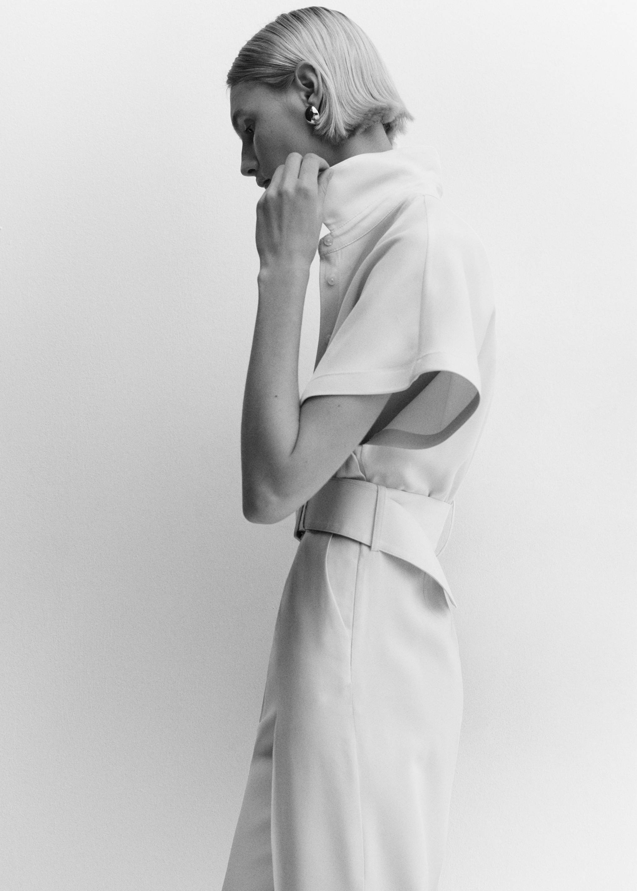 Langer Jumpsuit mit Gürtel - Detail des Artikels 2