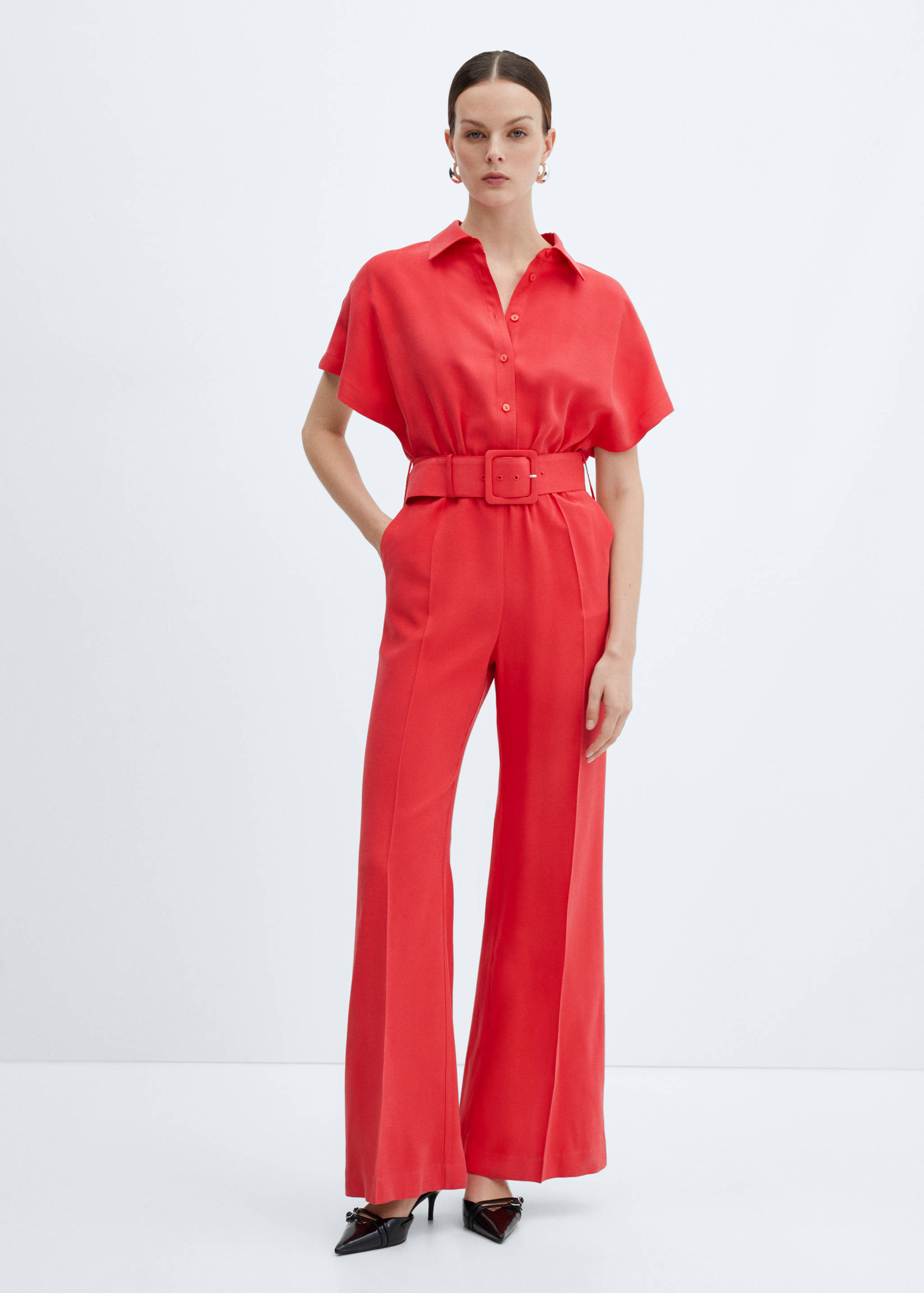 Langer Jumpsuit mit Gürtel - Allgemeine Ansicht