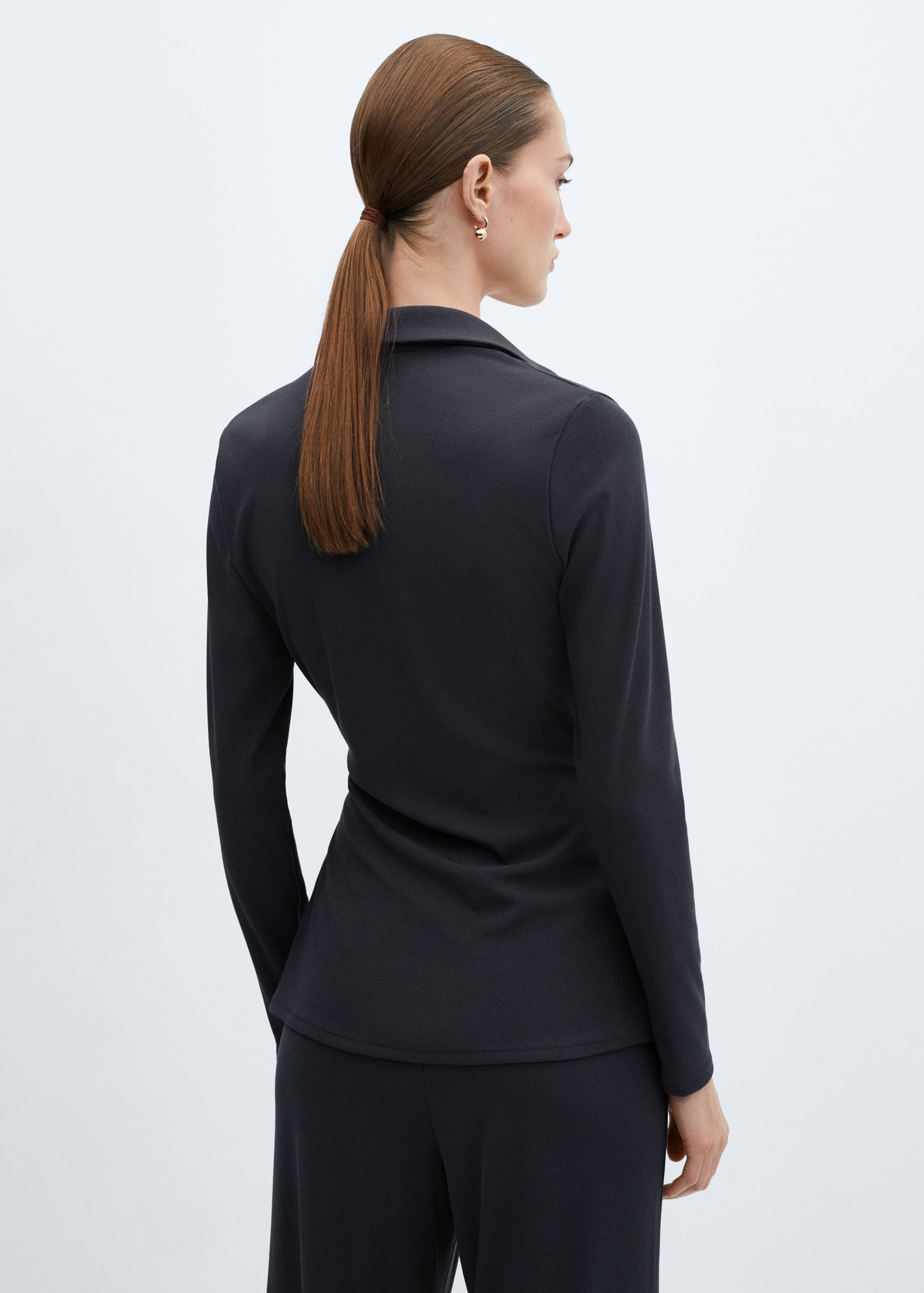 Blusa cruzada escote pico - Reverso del artículo