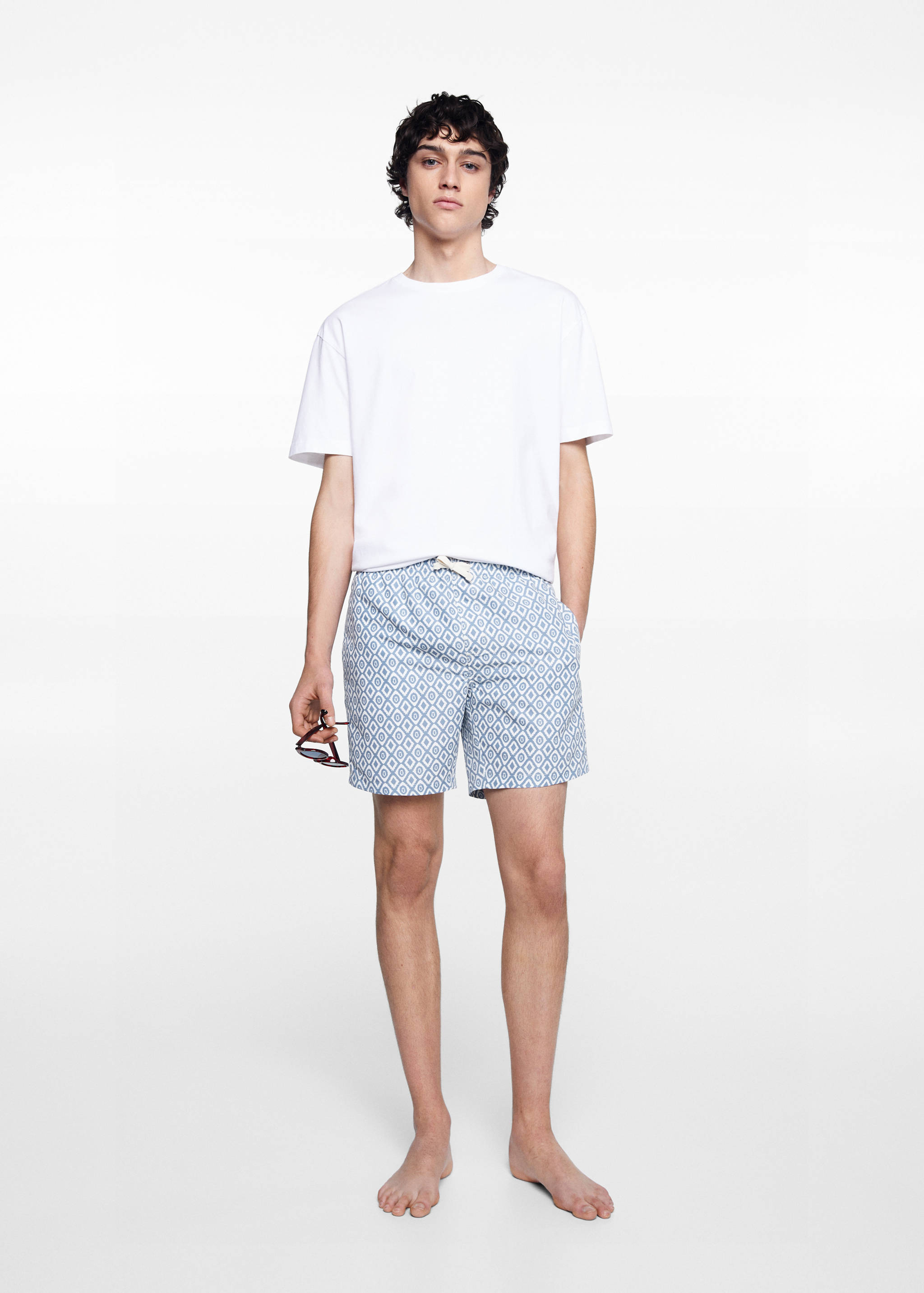 Fato de banho estampado geométrico - Plano geral