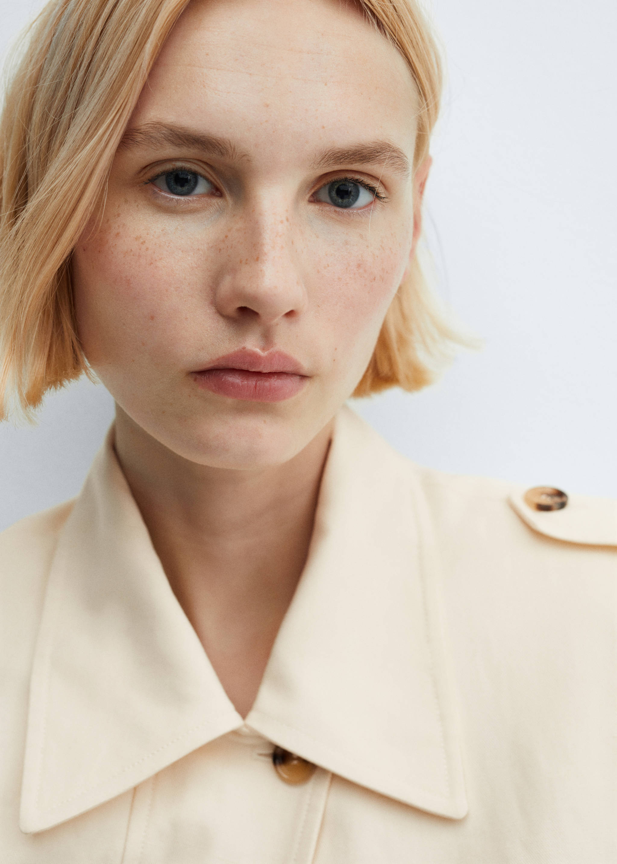 Kurtka z kieszeniami i zapięciem na guziki - Szczegóły artykułu 1