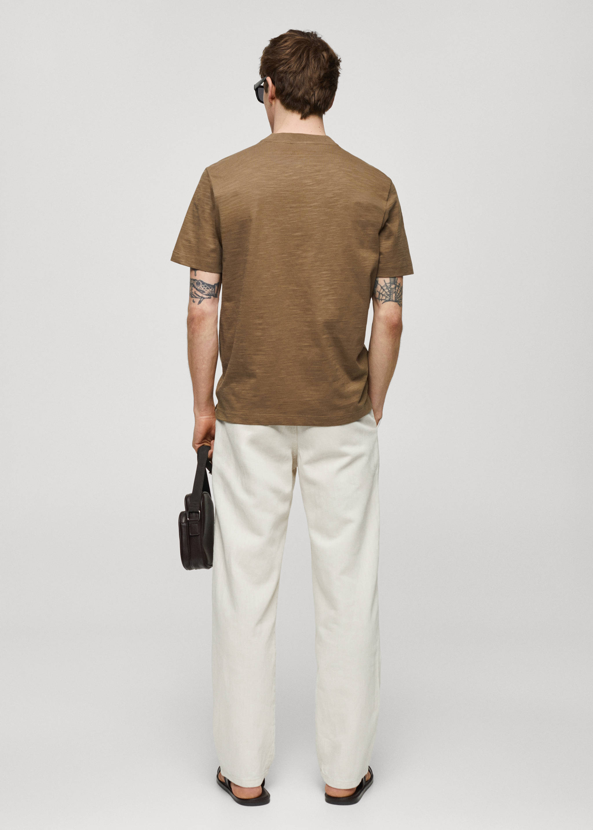 100% cotton t-shirt with pocket - Reverse of the article