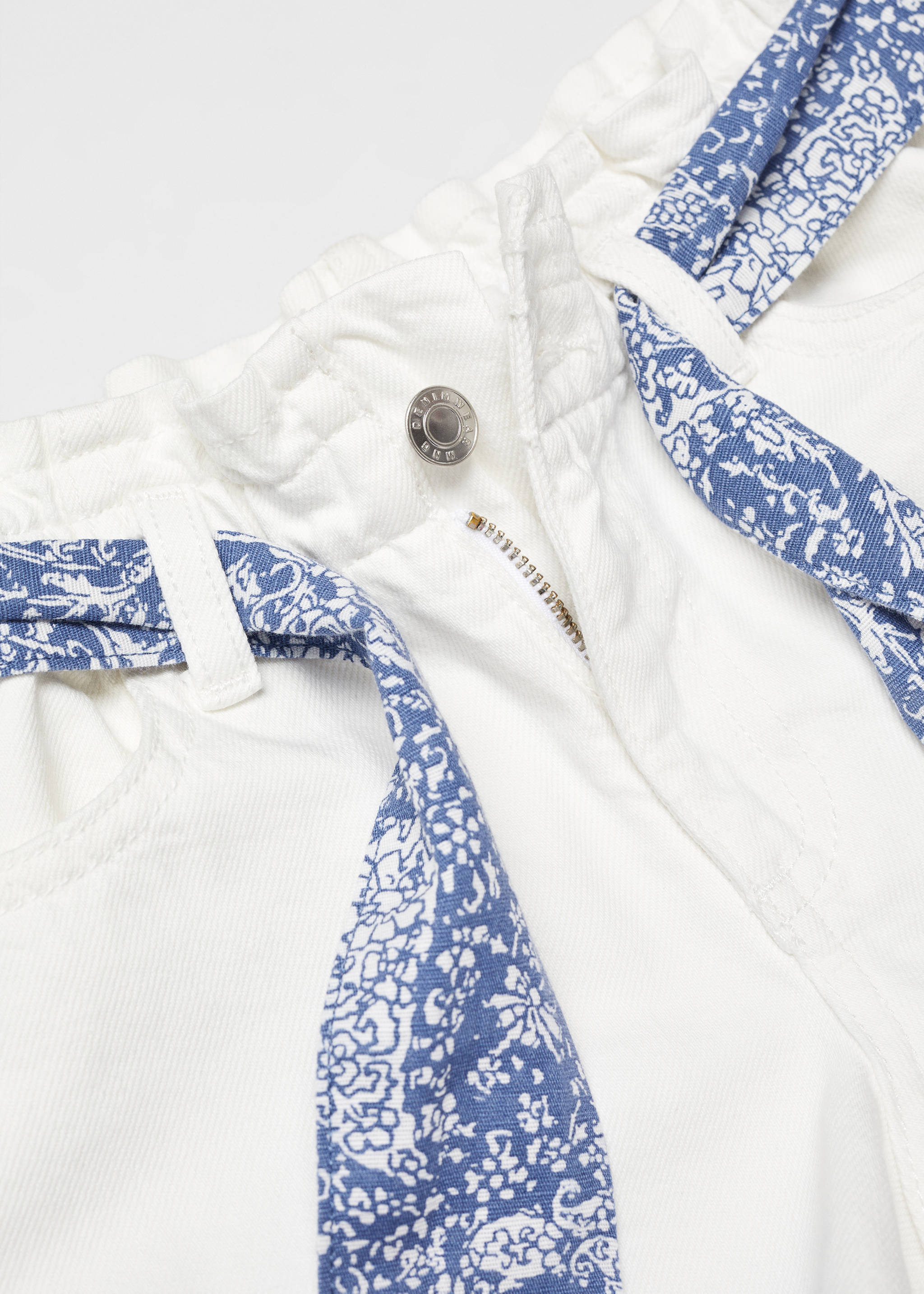 Paperbag shorts with belt - Details of the article 8