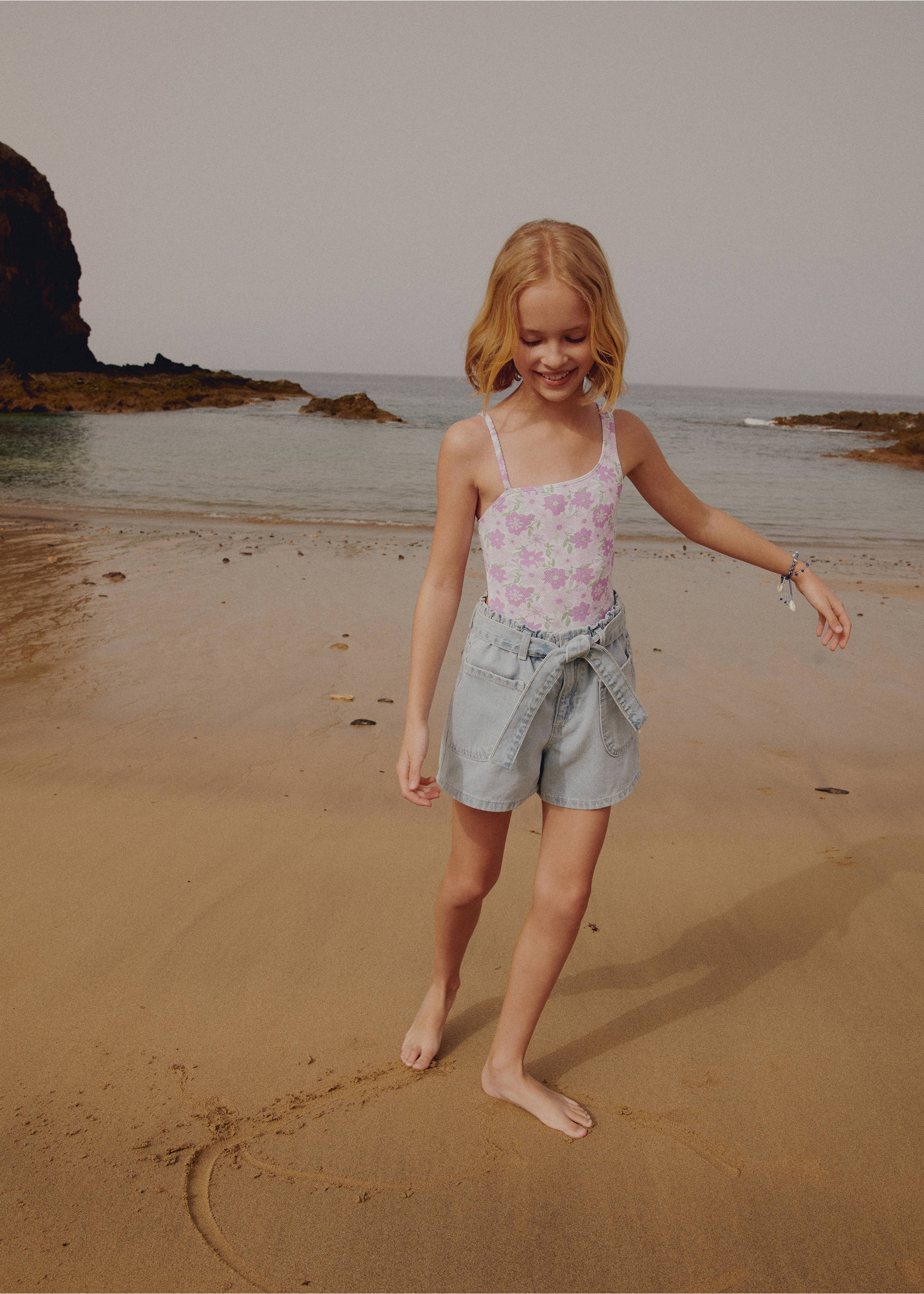 Paperbag shorts with belt - Details of the article 5, Light Blue. Ref: 67026013-00.