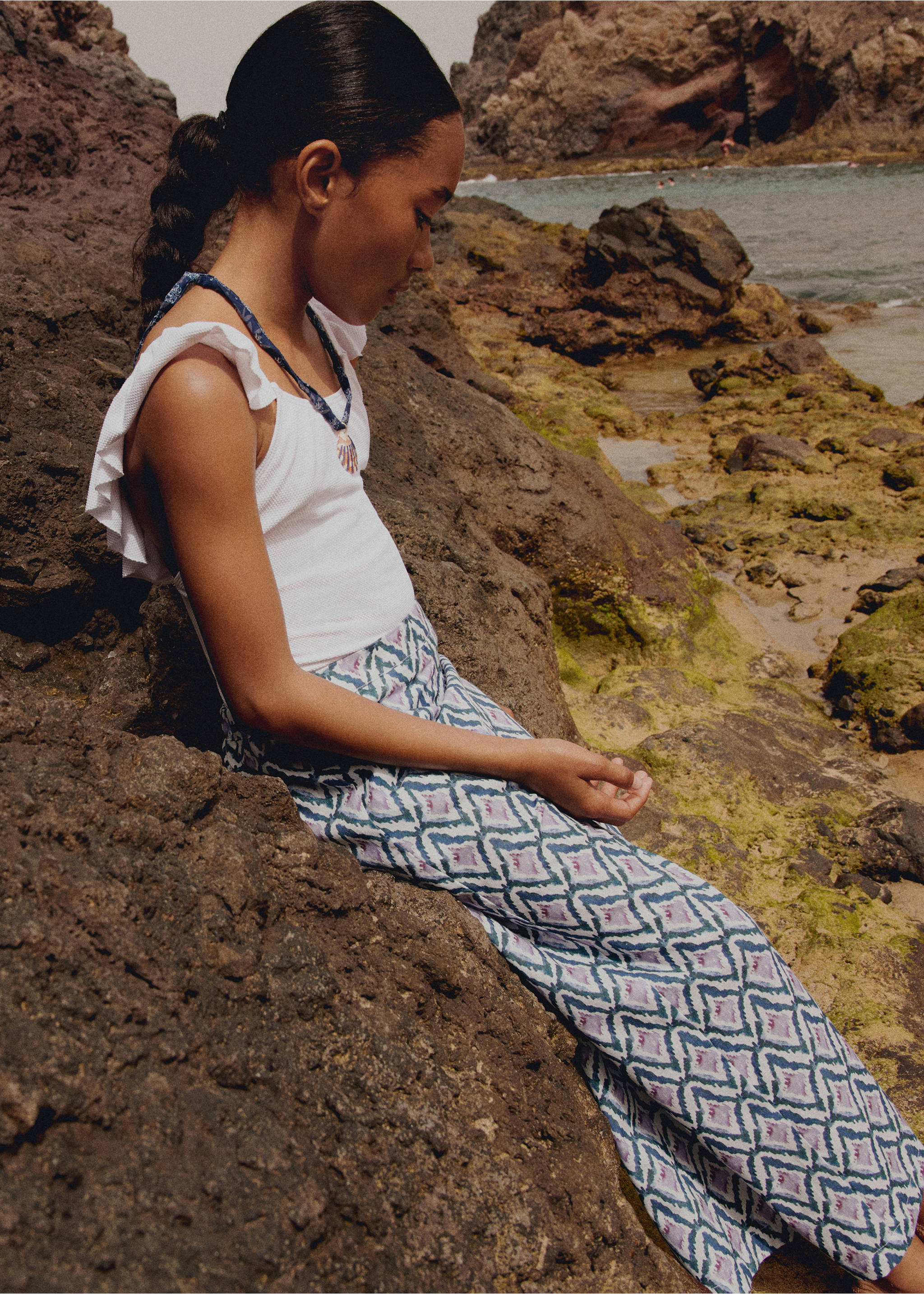 Texture ruffle swimsuit - Details of the article 5, White. Ref: 67026024-00.