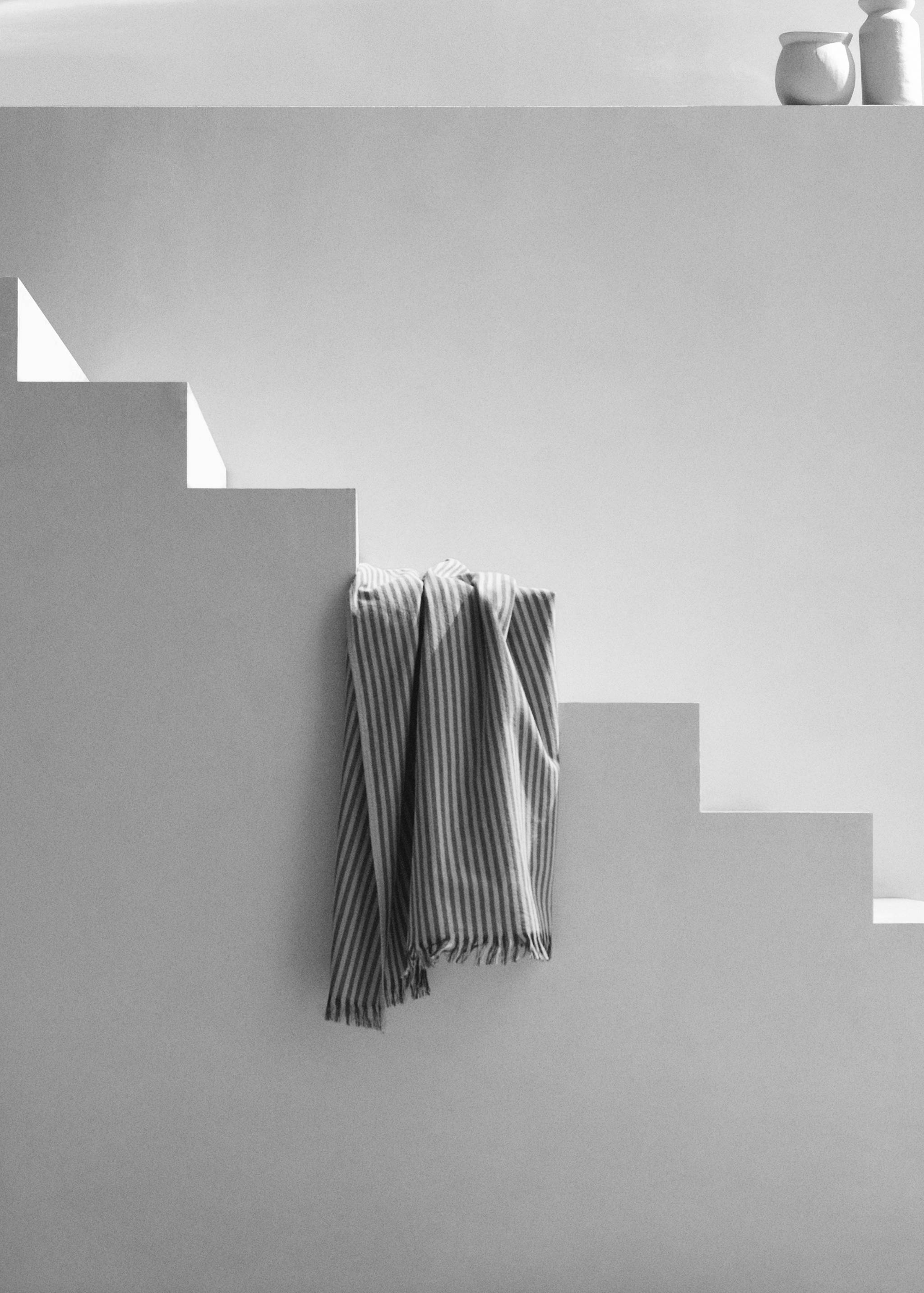 Stripe-printed beach sarong towel - General plane