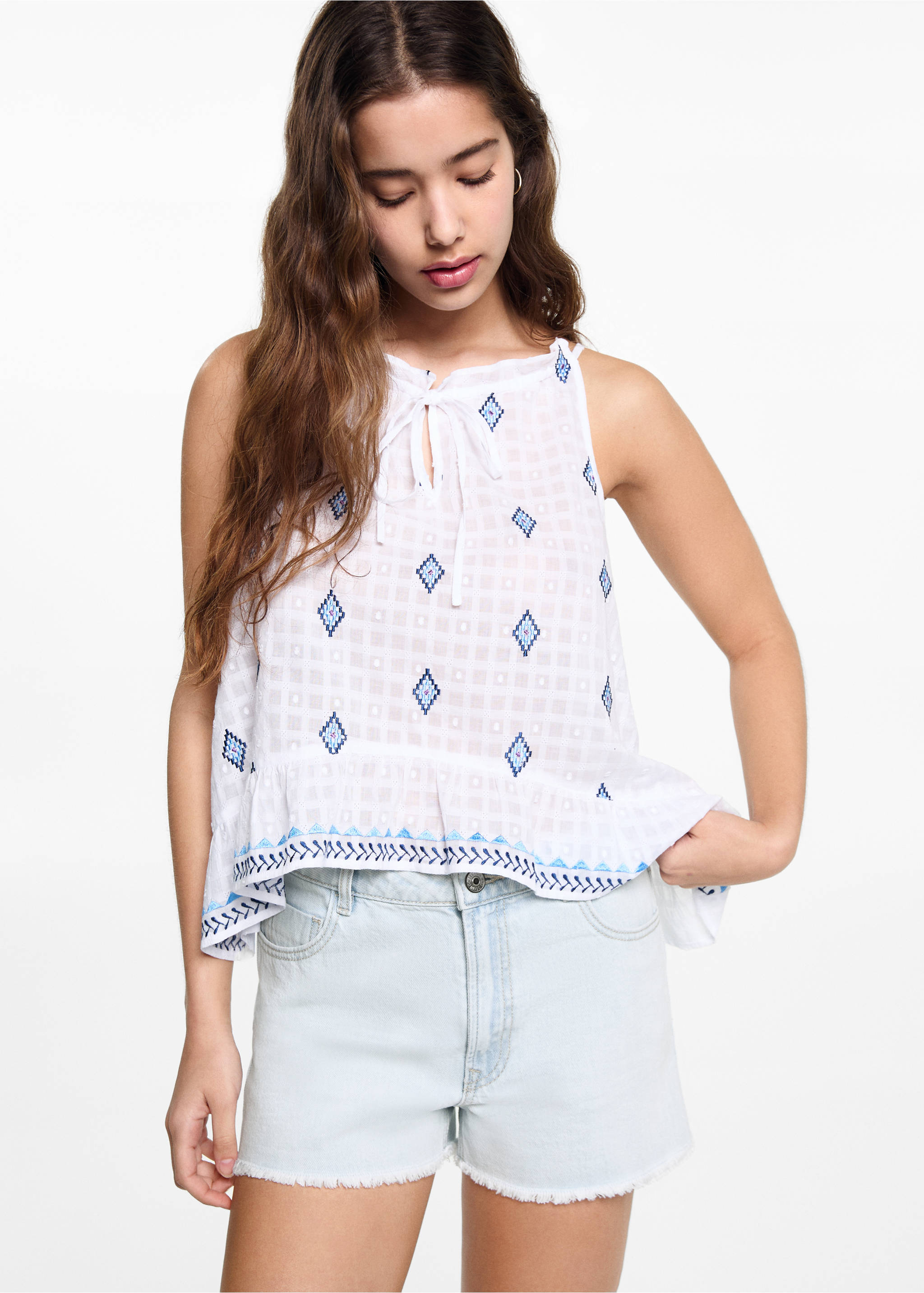 Frayed denim shorts - Medium plane, Bleach Blue. Ref: 67026047-00.