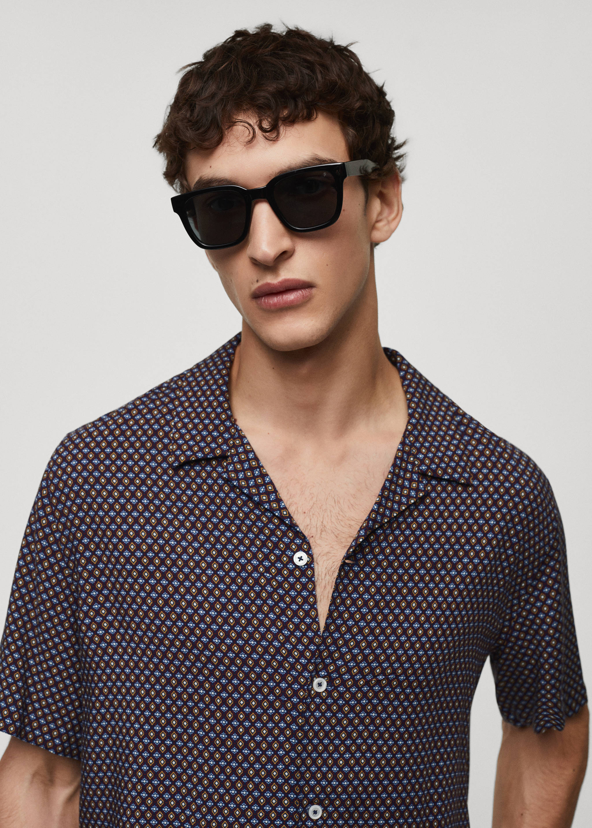 Regular-fit short-sleeved printed shirt - Details of the article 1